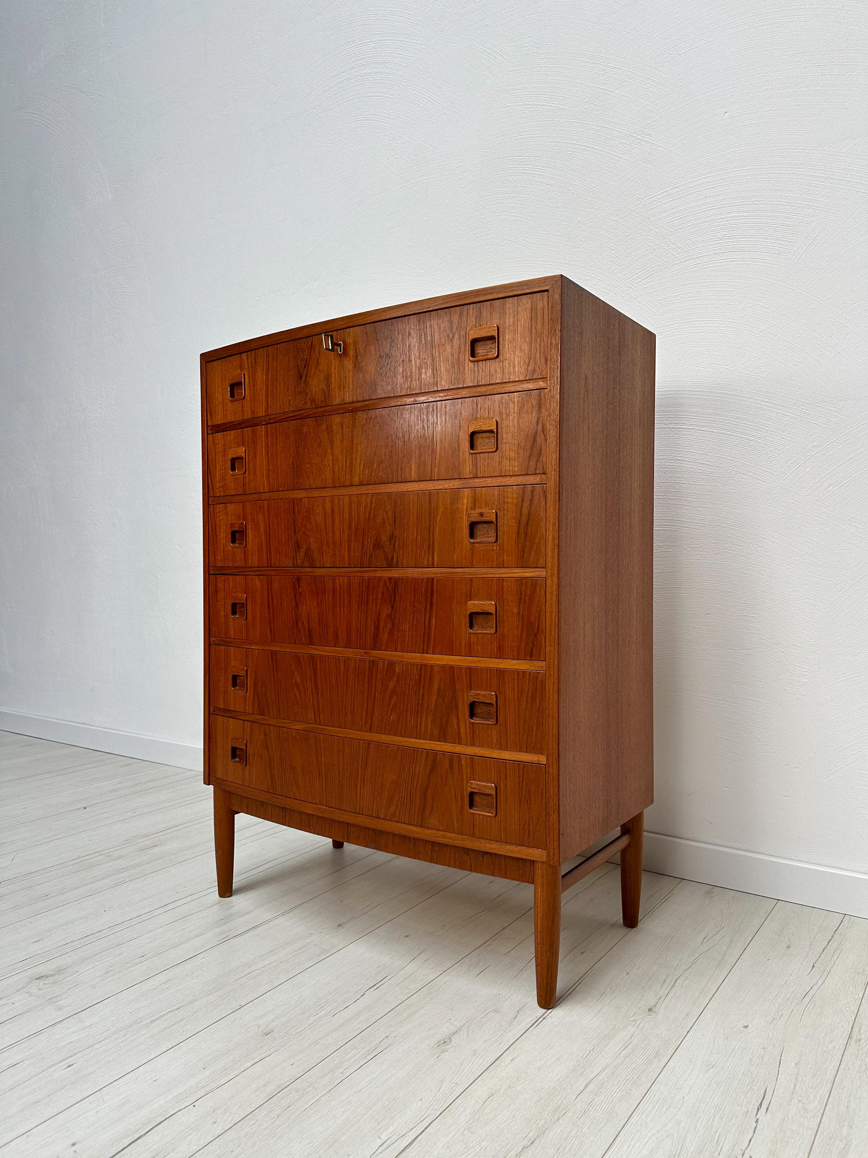 Vintage Danish Bow Front Teak Chest of Drawers, 1960s For Sale 2