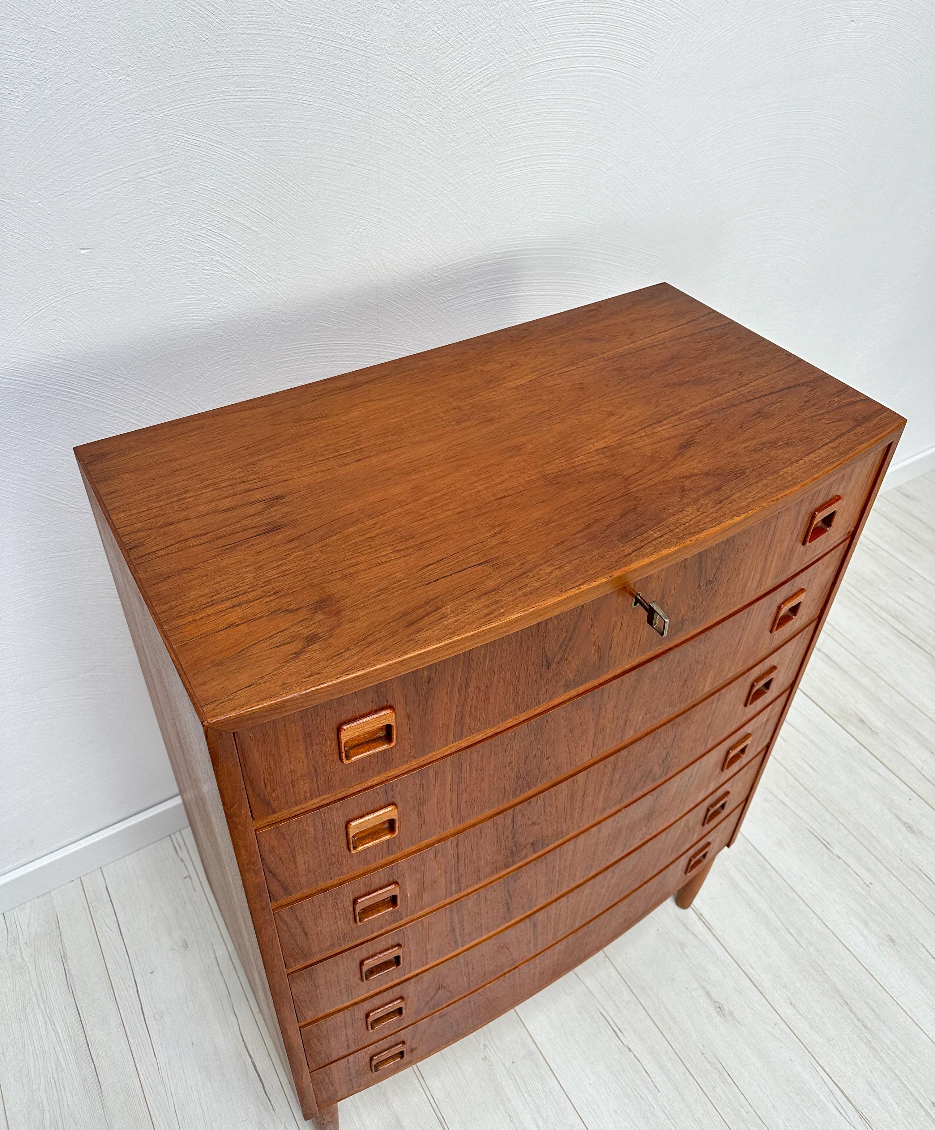 Vintage Danish Bow Front Teak Chest of Drawers, 1960s For Sale 3