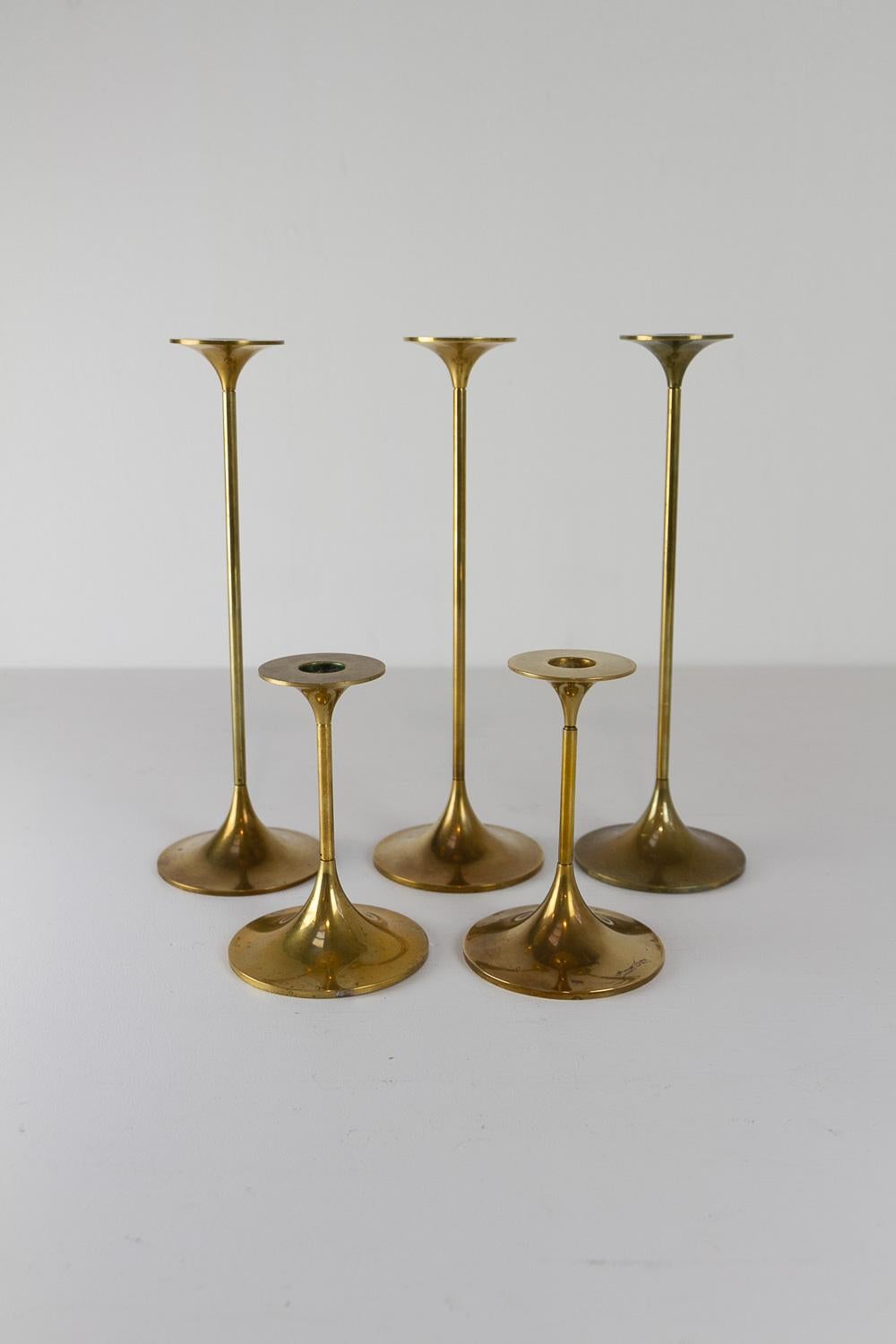 Candelieri danesi d'epoca in ottone di Torben Ørskov 1960. Set di 5. in vendita 4