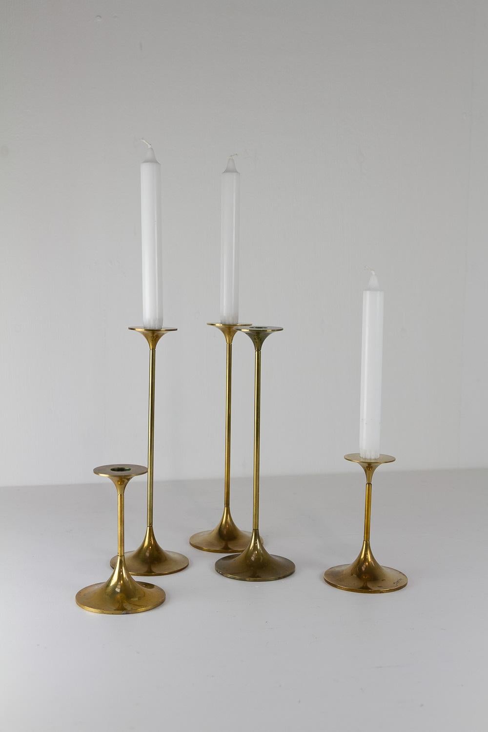 Candelieri danesi d'epoca in ottone di Torben Ørskov 1960. Set di 5. in vendita 7