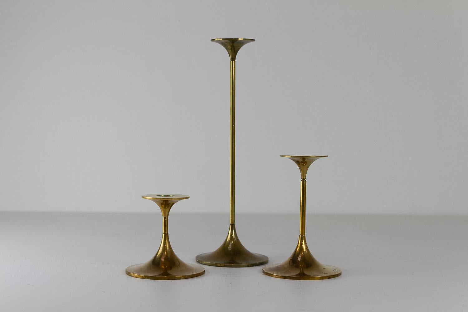 Candelieri danesi d'epoca in ottone di Torben Ørskov 1960. Set di 5. in vendita 8