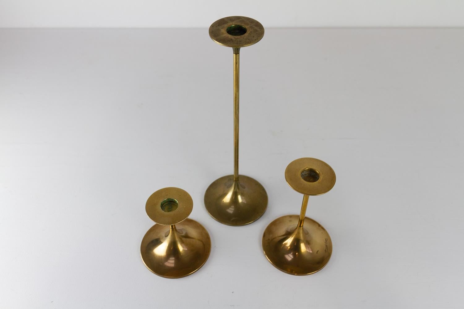 Candelieri danesi d'epoca in ottone di Torben Ørskov 1960. Set di 5. in vendita 9
