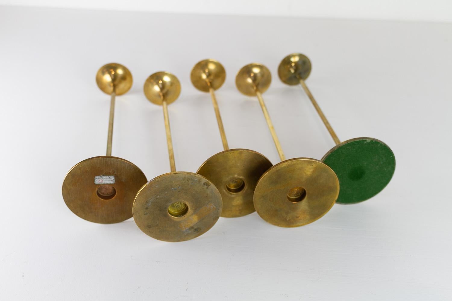 Ottone Candelieri danesi d'epoca in ottone di Torben Ørskov 1960. Set di 5. in vendita