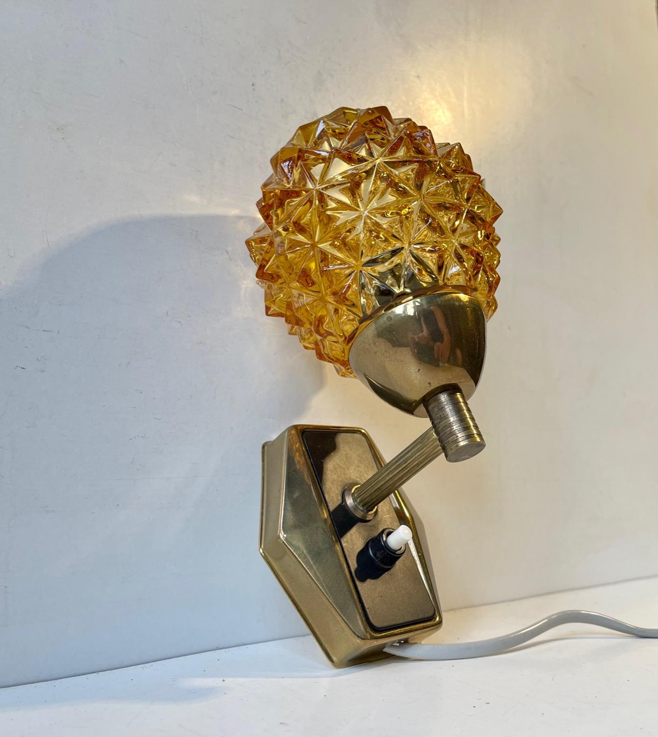 Vintage Danish Brass & Glass Wall Sconce by J. Sommer, 1960s In Good Condition For Sale In Esbjerg, DK