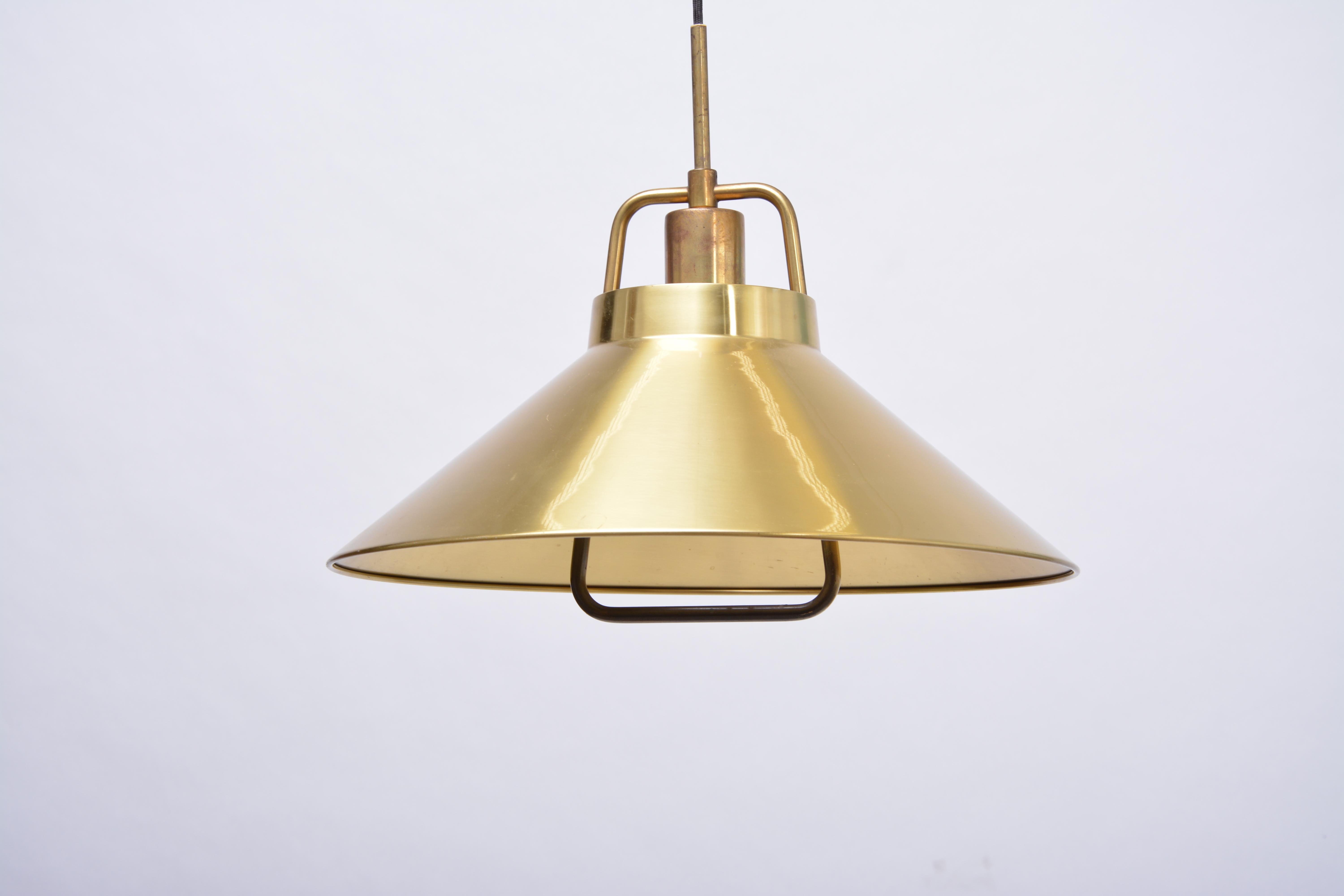 Danish Mid-Century Modern Brass Pendant by Lyfa, 1960s

This solid brass pendant light was produced by Danish company Lyfa in the 1960s.