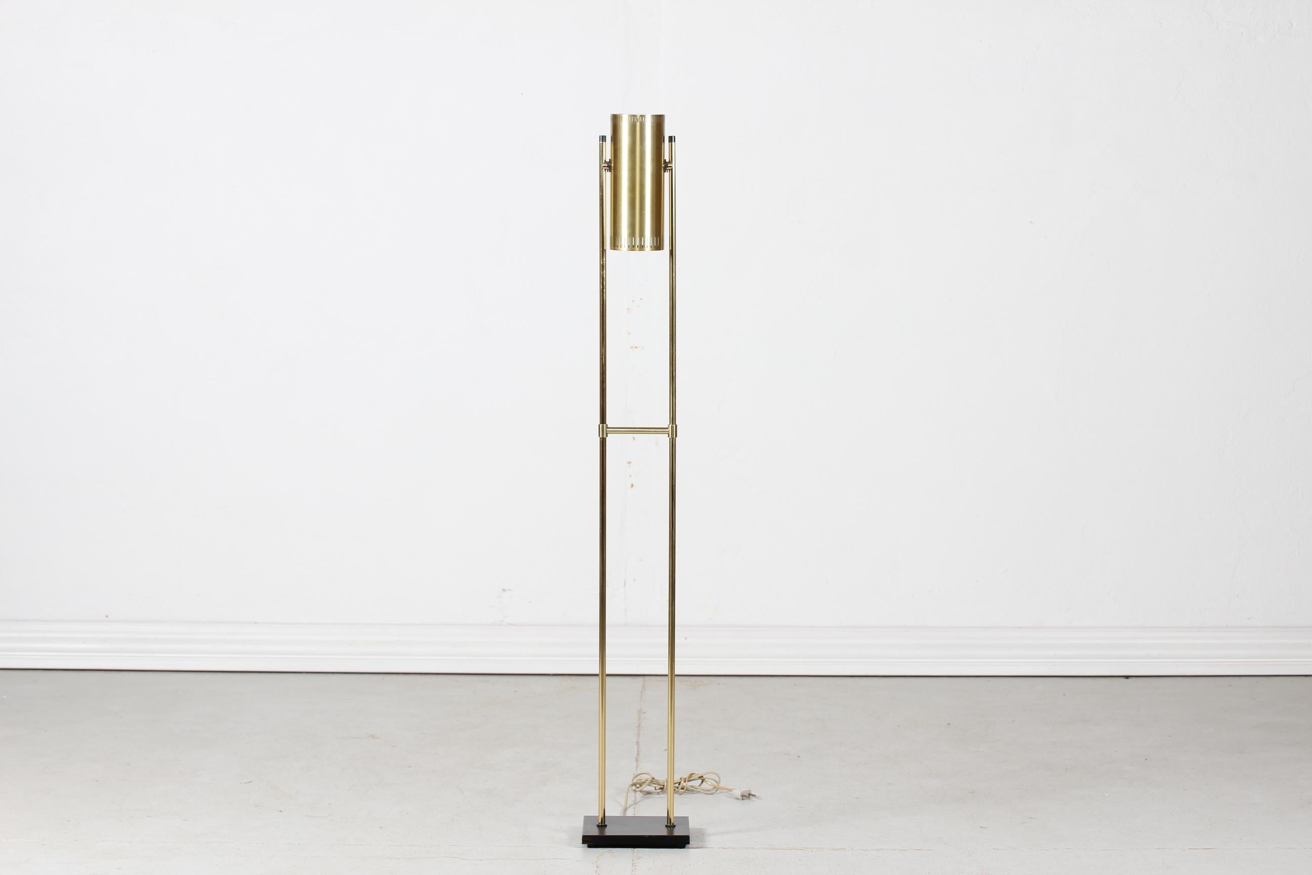 Original vintage Trombone floor lamp designed by Danish designer Jo Hammerborg.
The cylindrical shade and stem is made of brass, the lamp base is of metal with lacquer. The adjustable shade is perforated at the rim.
The lamp is made by the Danish