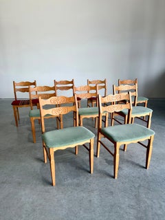 Chaises de salle à manger vintage danoises de style brutaliste en chêne sculpté, signées Henning Kjaernulf, vers les années 1960