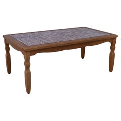 Table basse danoise brutaliste vintage en chêne avec carreaux, années 1960.