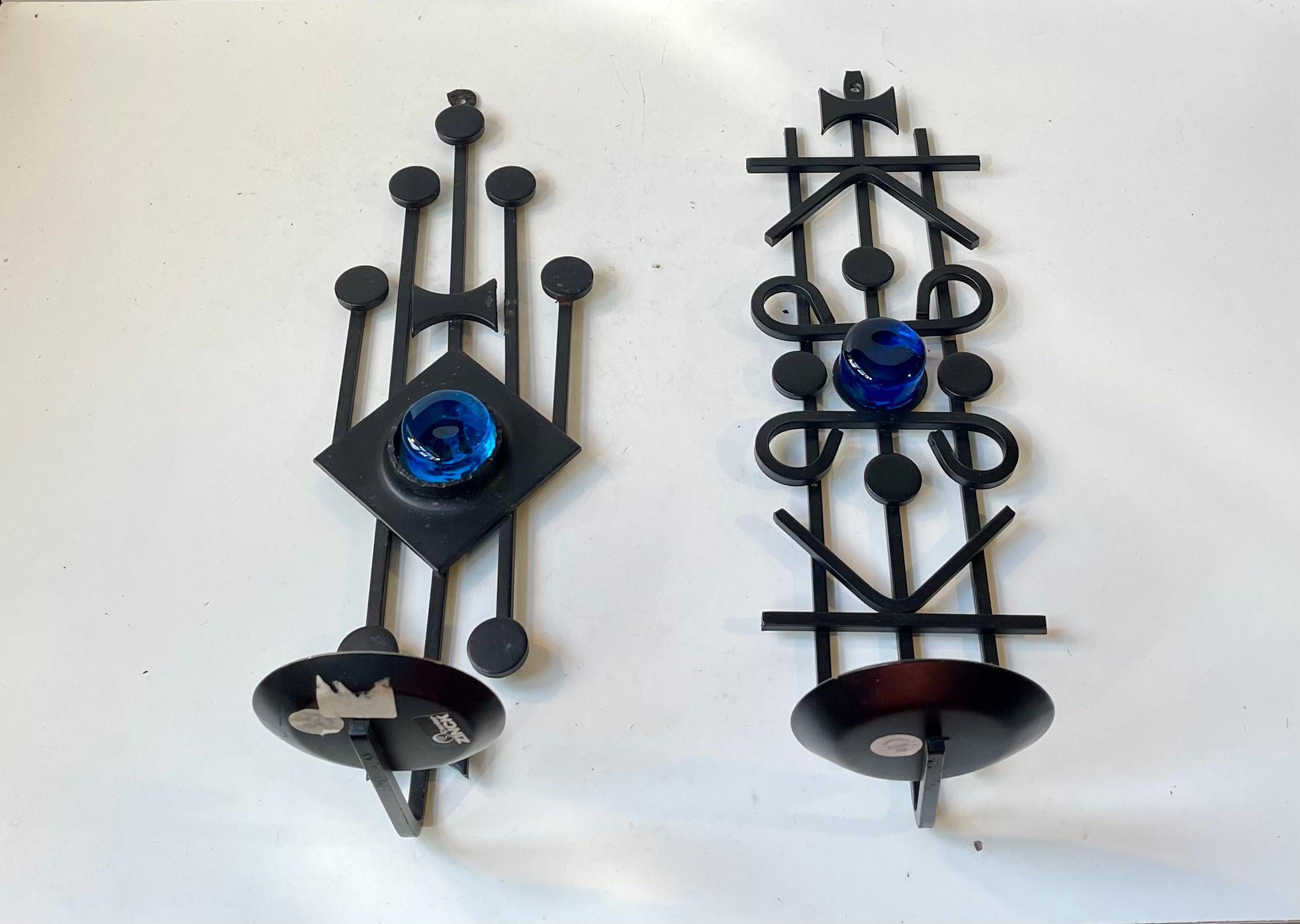 Dänische brutalistische Wandkerzenhalter aus Eisen und blauem Glas im Vintage-Stil von Dantoft, 1970er Jahre (Brutalismus) im Angebot