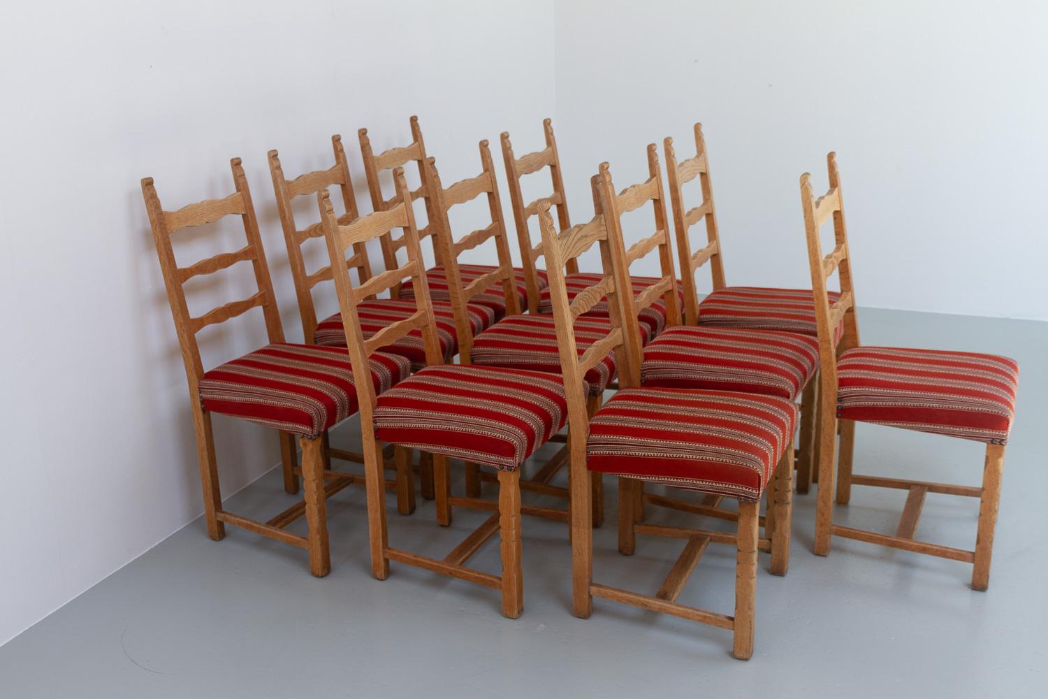 Chaises de salle à manger vintage danoises en chêne à dossier en échelle, années 1960. Ensemble de 4.
Ensemble de quatre chaises de salle à manger The Modern Scandinavian Mid-Century modern en chêne nordique. Très probablement conçu par HENRY/One,