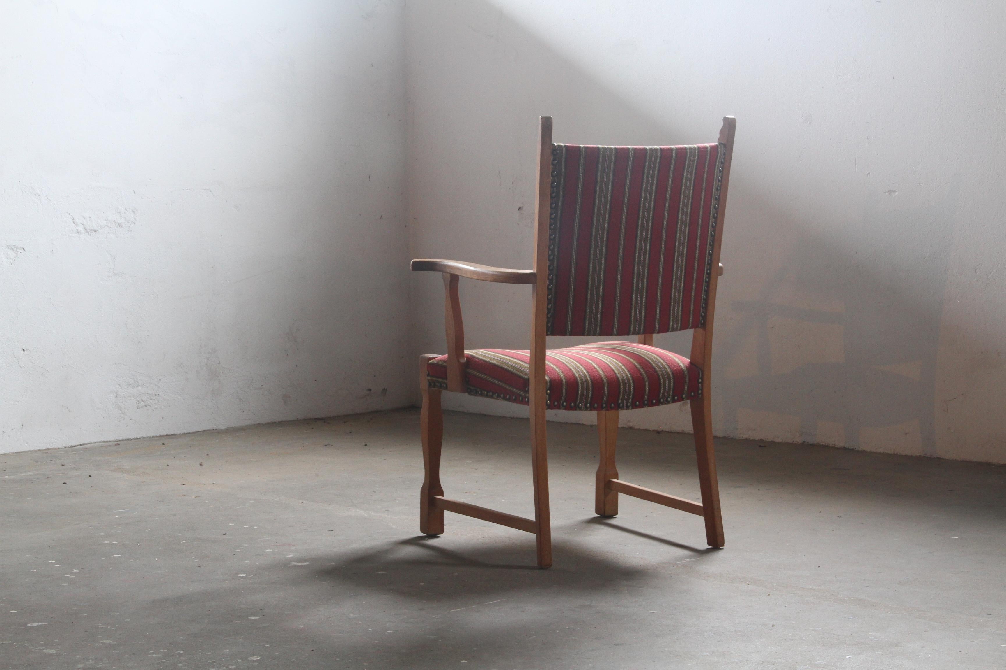 Poltrona danese brutalista d'epoca in Oak, stile Henning Kjærnulf, anni '60 in vendita 4