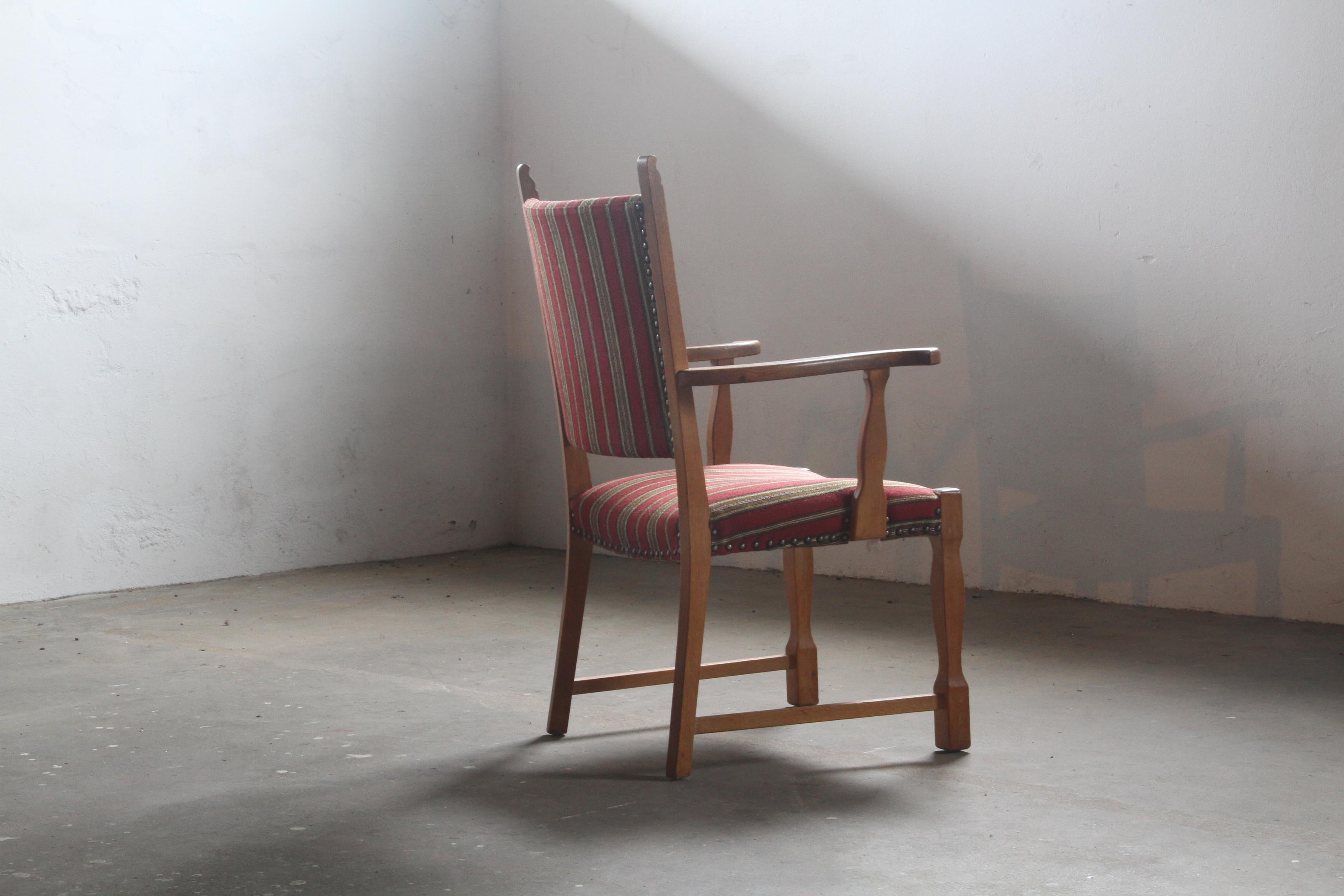 Mid-Century moderno Poltrona danese brutalista d'epoca in Oak, stile Henning Kjærnulf, anni '60 in vendita