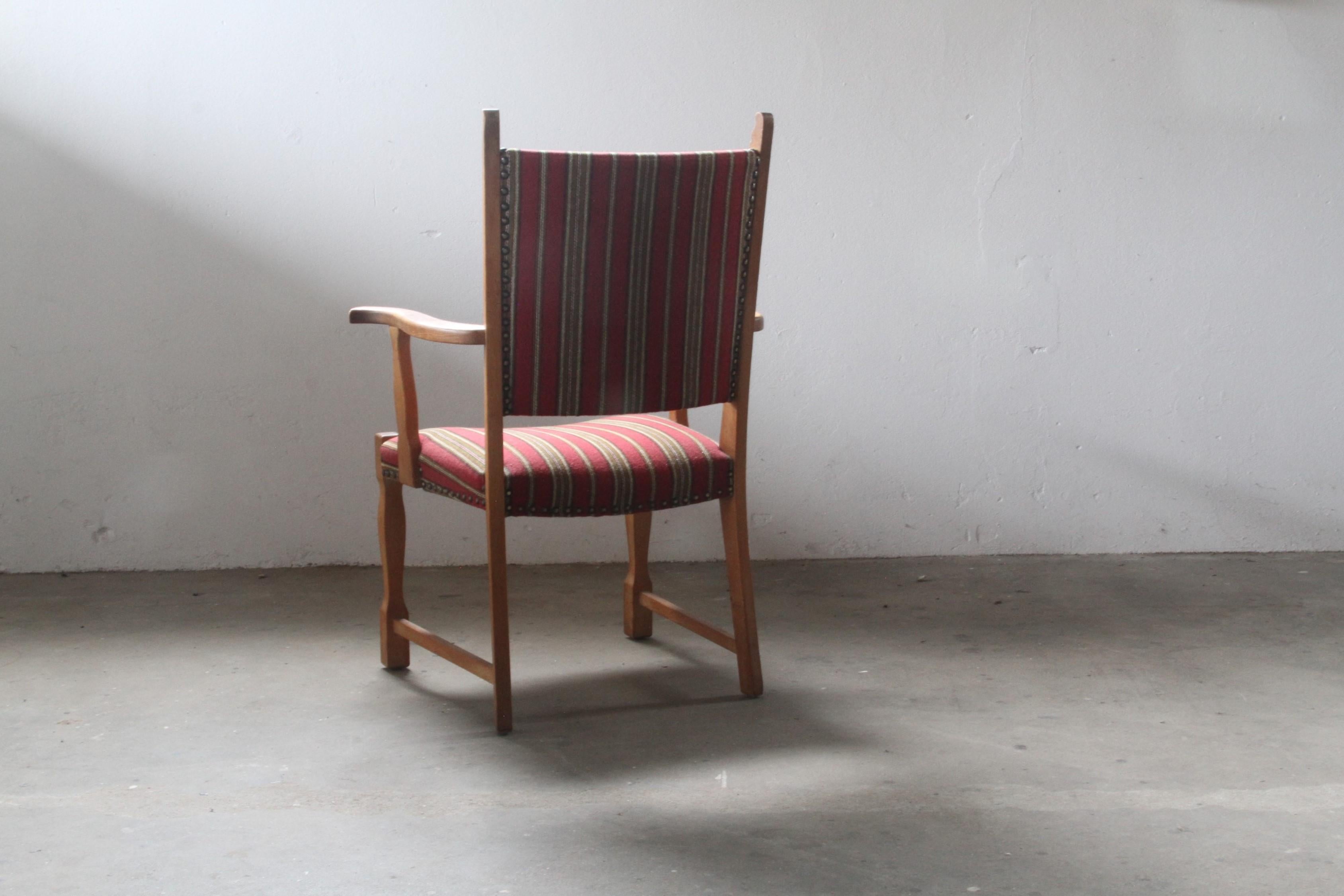Poltrona danese brutalista d'epoca in Oak, stile Henning Kjærnulf, anni '60 in vendita 2