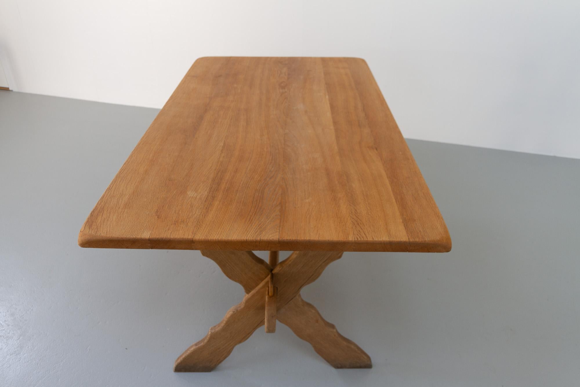 Table de salle à manger danoise vintage en chêne brutaliste, années 1960. en vente 9