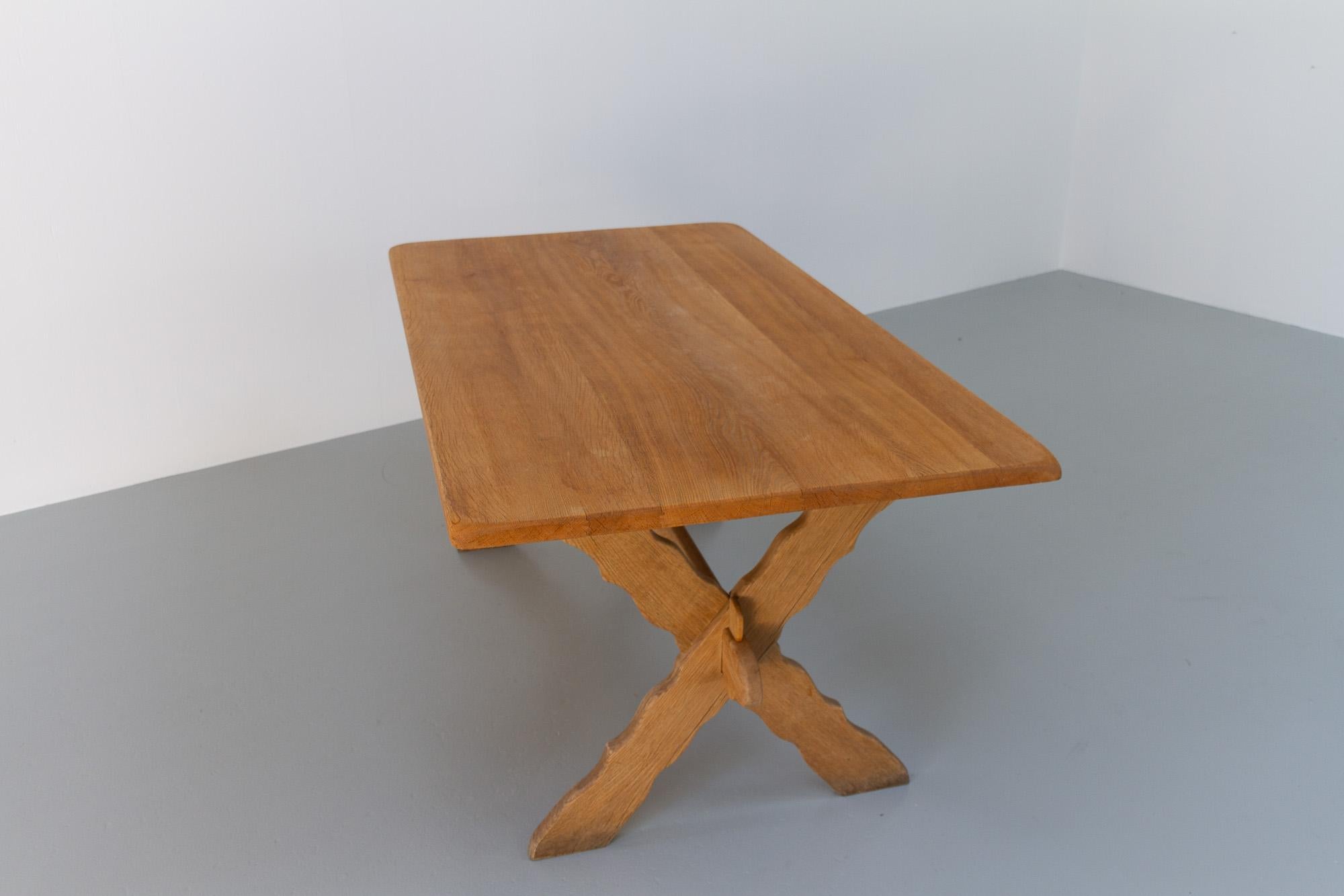 Table de salle à manger danoise vintage en chêne brutaliste, années 1960. en vente 10