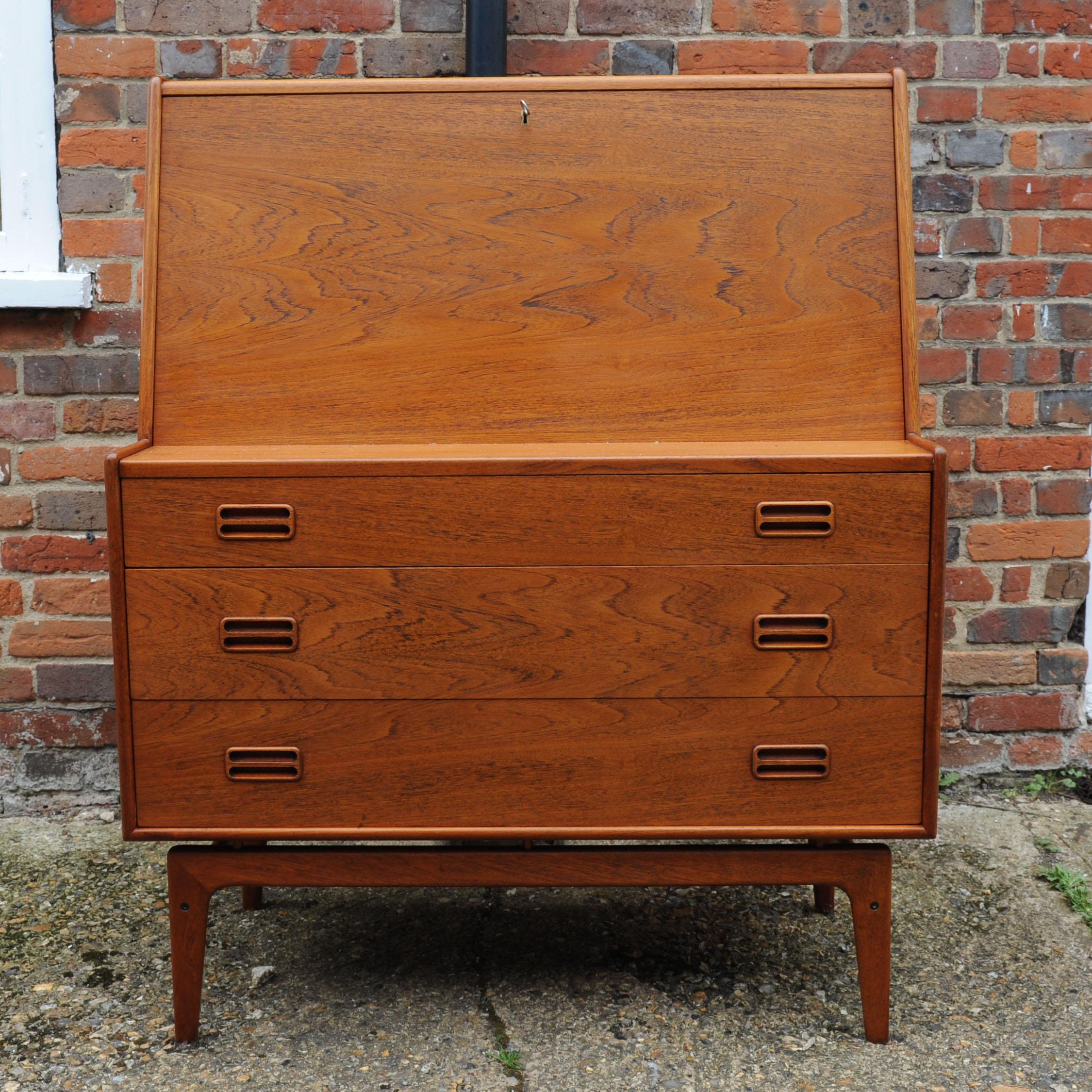 Vintage Danish Bureau/ Desk by Arne Hovmand Olsen for Mogens Kold, 1960s In Good Condition For Sale In Chesham, GB