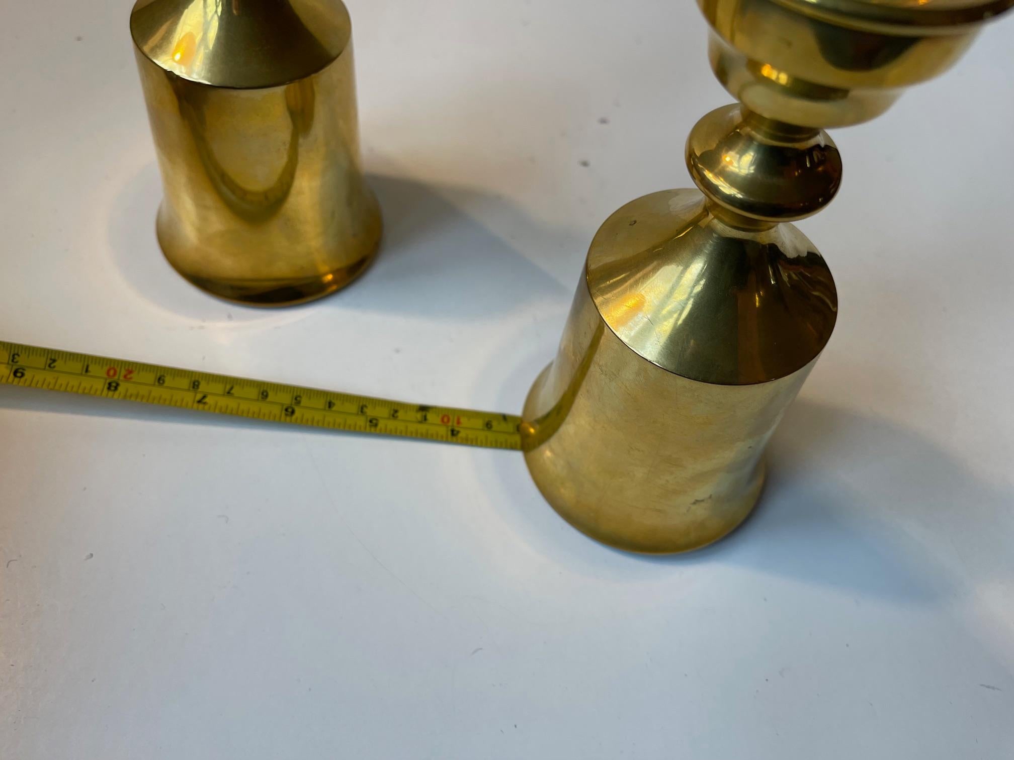 Ottone Candelabri danesi d'epoca in ottone di Boyes Metalkunst, anni '70, set di 2 in vendita