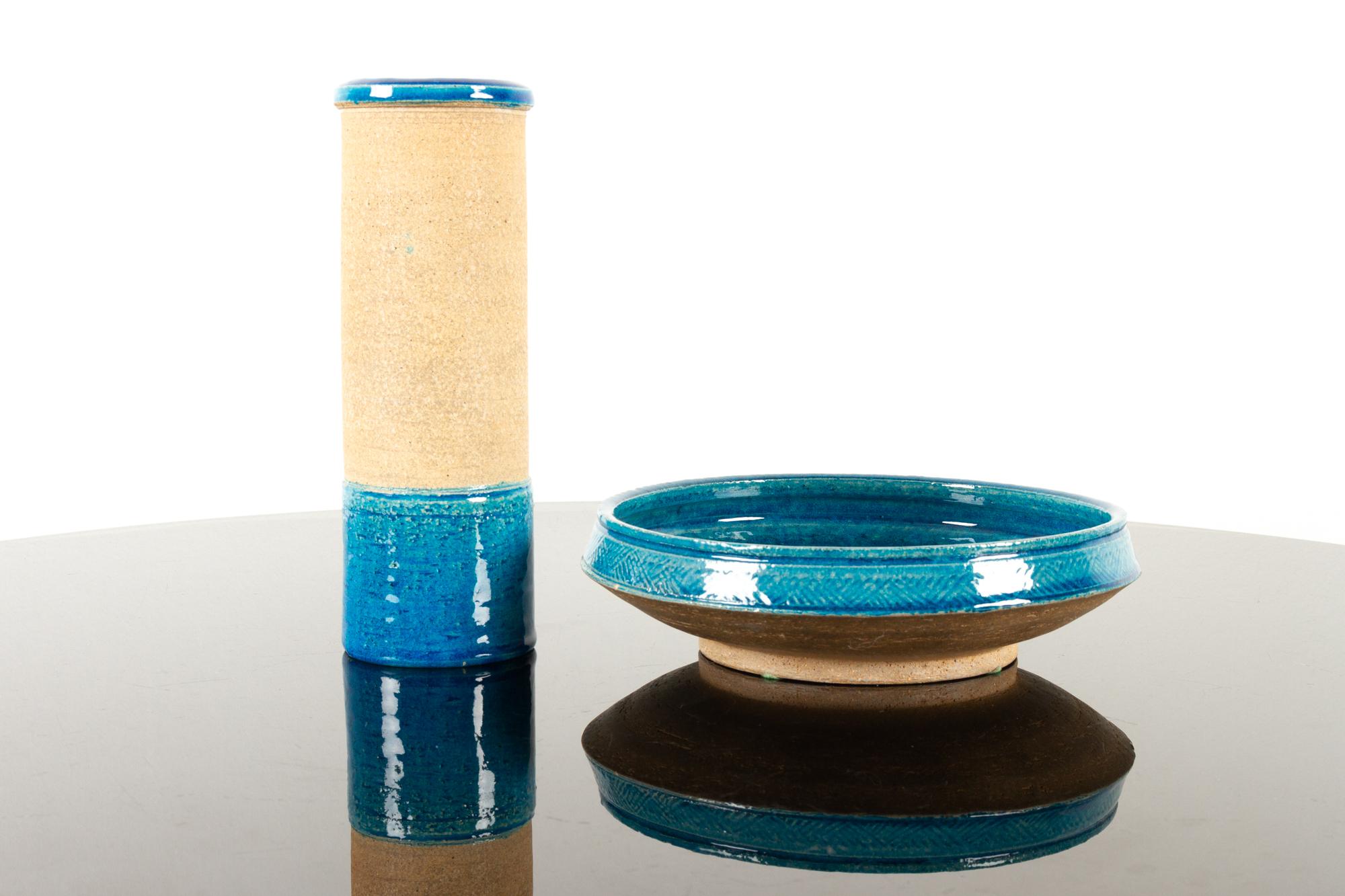 Vintage Danish ceramic bowl and vase by Nils Kähler for Kähler ceramics, 1960s.
Set of bowl and vase in azure / turquoise glaze. Signed by Nils Kähler and stamped with HAK and made in Denmark.
Measures: Bowl diameter 22 cm, height 6 cm
Vase