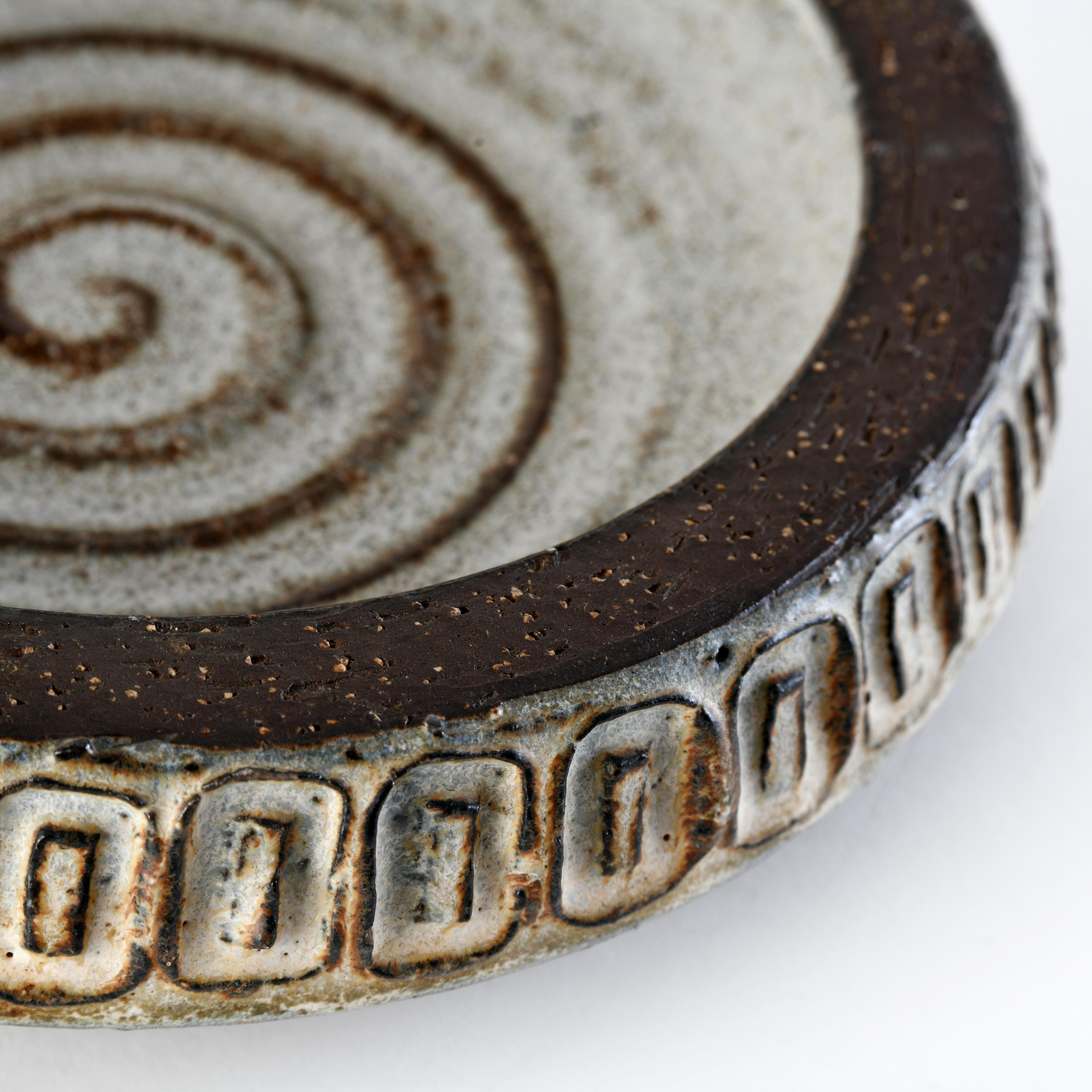 Ciotola danese d'epoca in ceramica di Helge Bjufstrøm per il laboratorio Michael Andersen in vendita 2