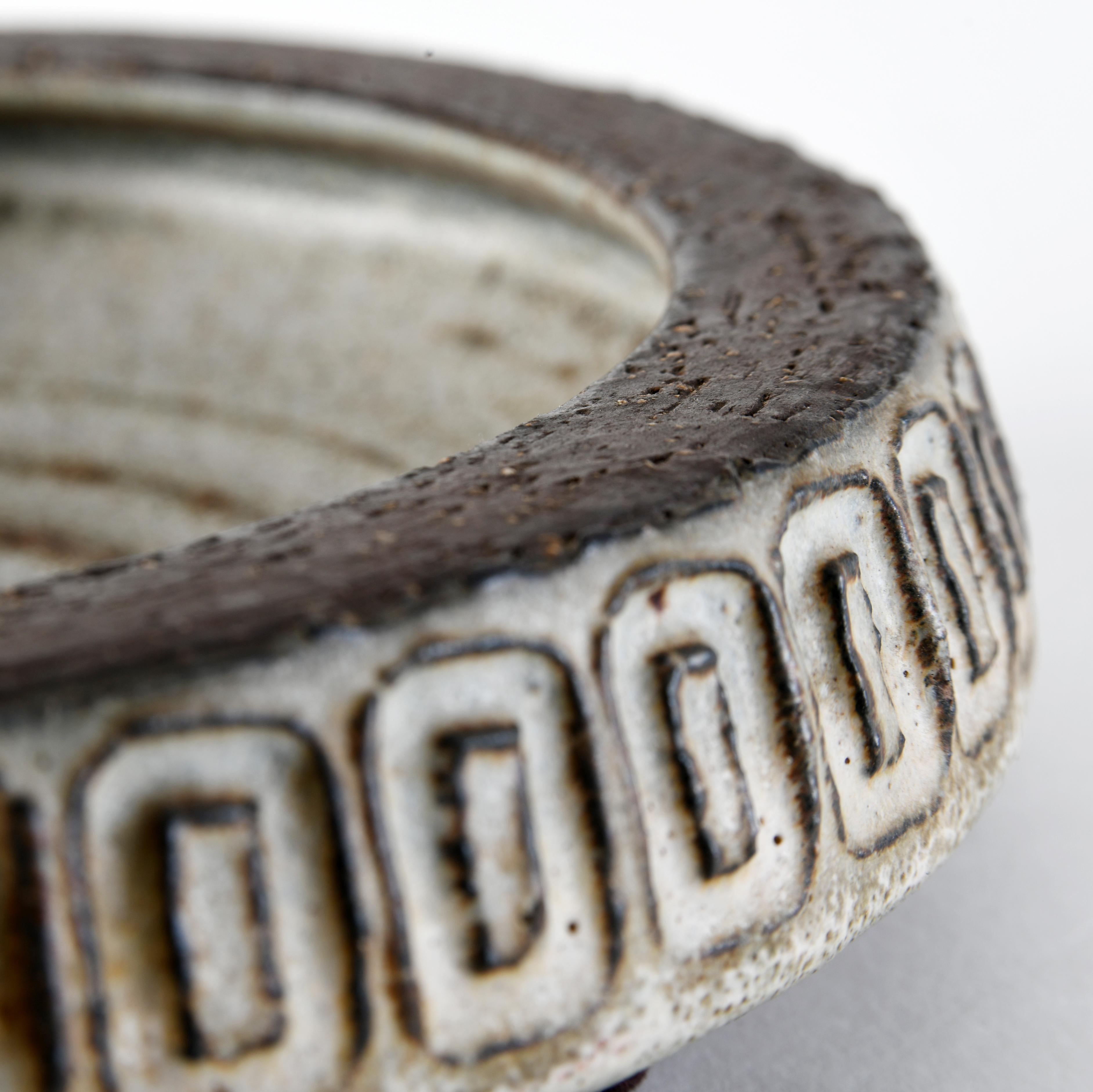 Ciotola danese d'epoca in ceramica di Helge Bjufstrøm per il laboratorio Michael Andersen in vendita 4