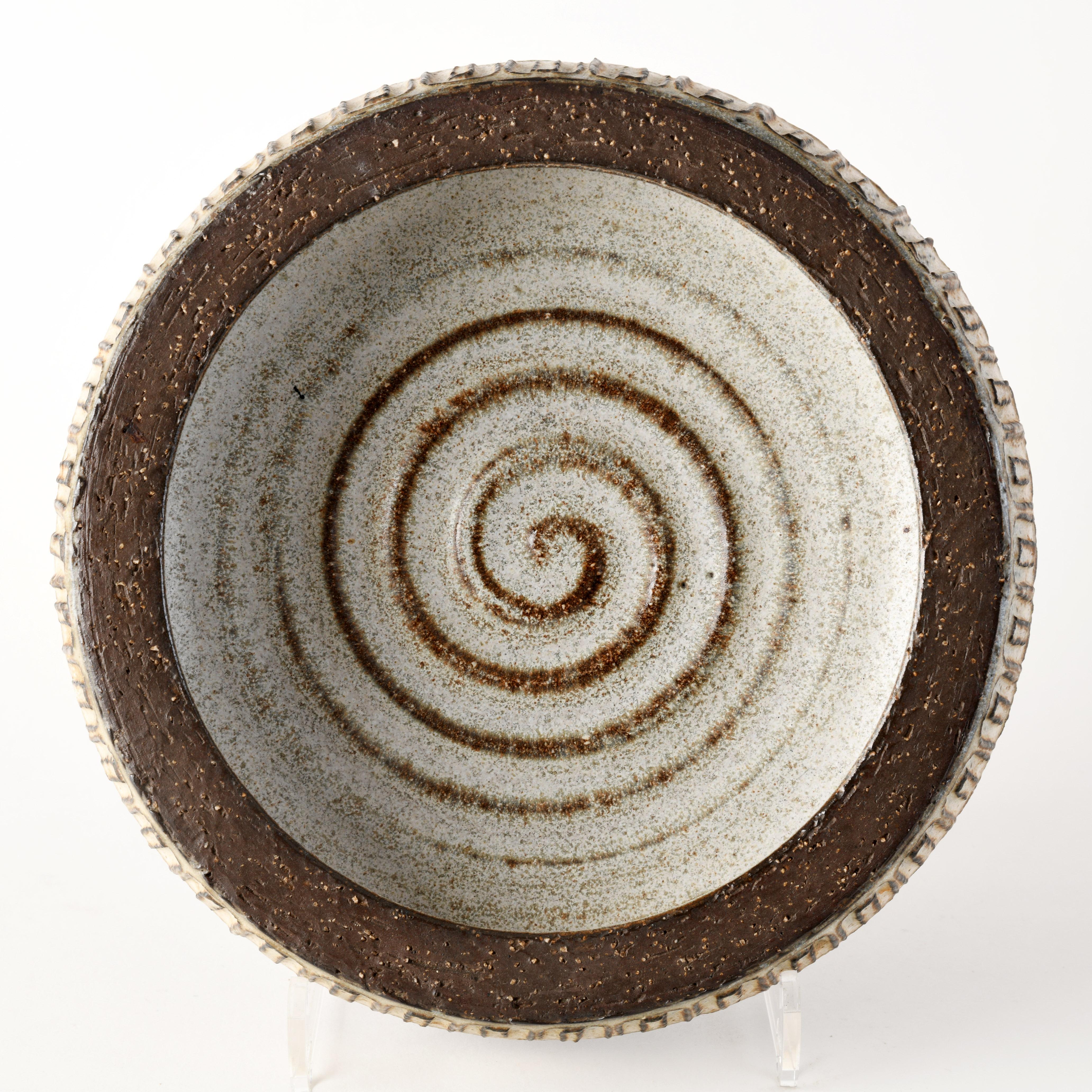 Scandinavo moderno Ciotola danese d'epoca in ceramica di Helge Bjufstrøm per il laboratorio Michael Andersen in vendita