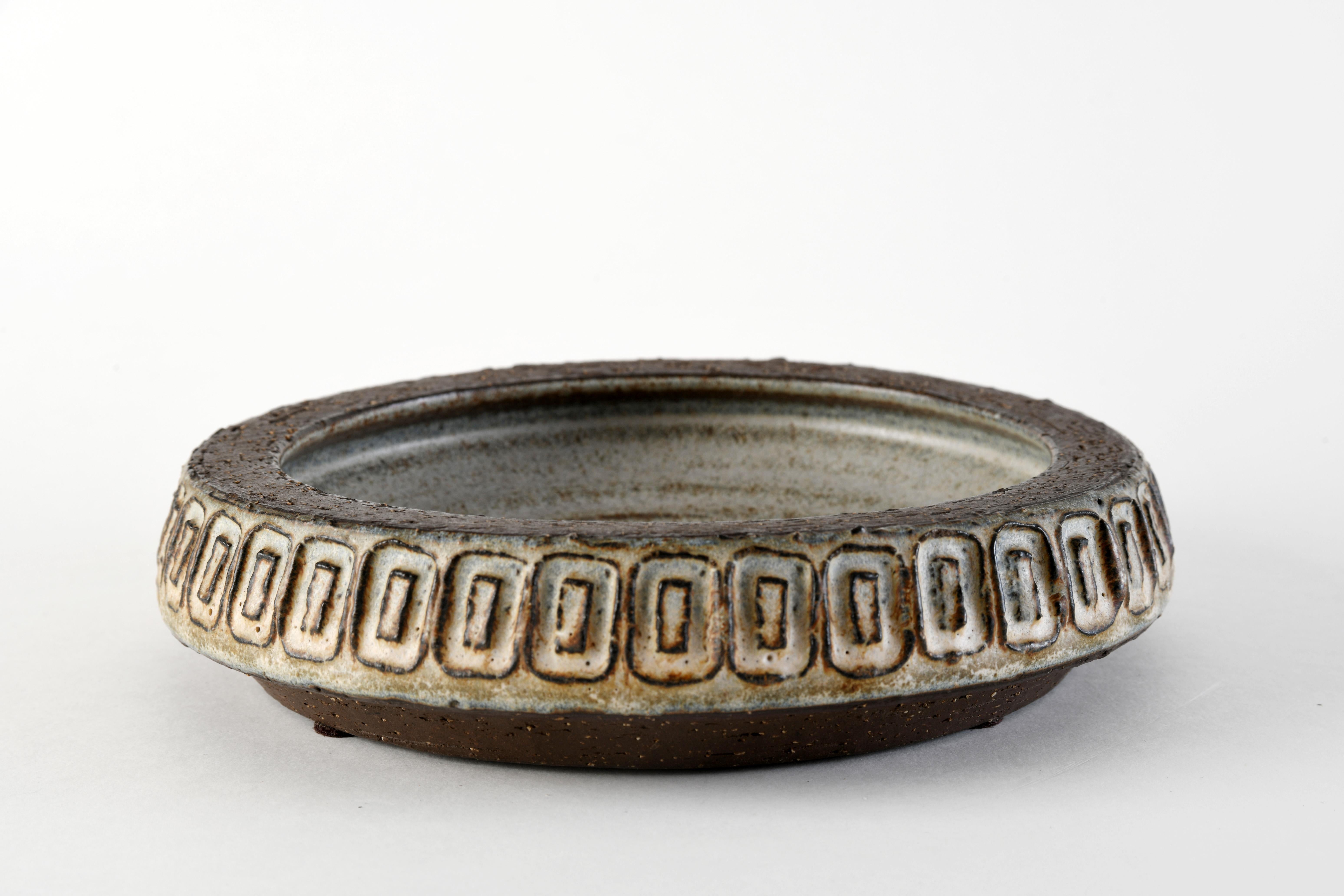 Ciotola danese d'epoca in ceramica di Helge Bjufstrøm per il laboratorio Michael Andersen in vendita 1