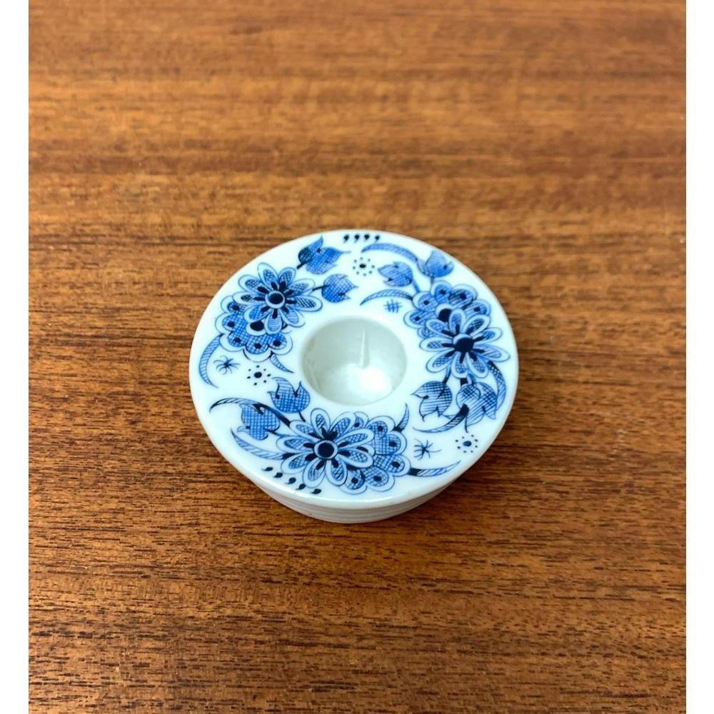 Portacandele danese d'epoca in ceramica di Condit, anni '70, in ottime condizioni. Disegnato dal 1970 al 1979 Questo pezzo ha un marchio di attribuzione, sono sicuro che sia completamente autentico e mi assumo la piena responsabilità per qualsiasi