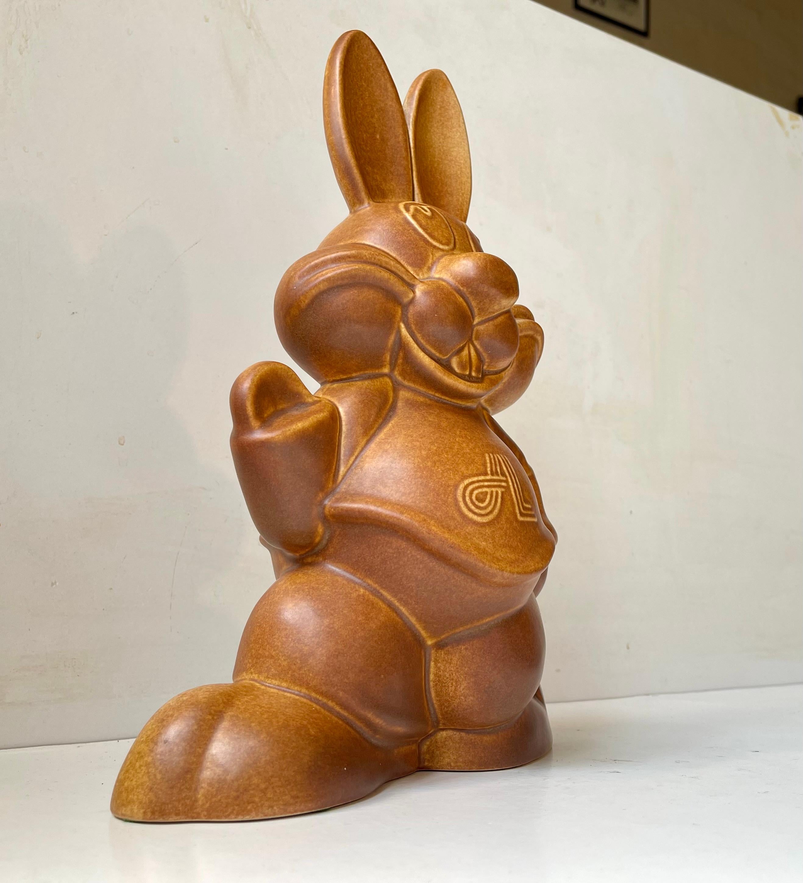 Danese Salvadanaio danese d'epoca in ceramica Jumbo Bunny di Søholm, anni '80 in vendita