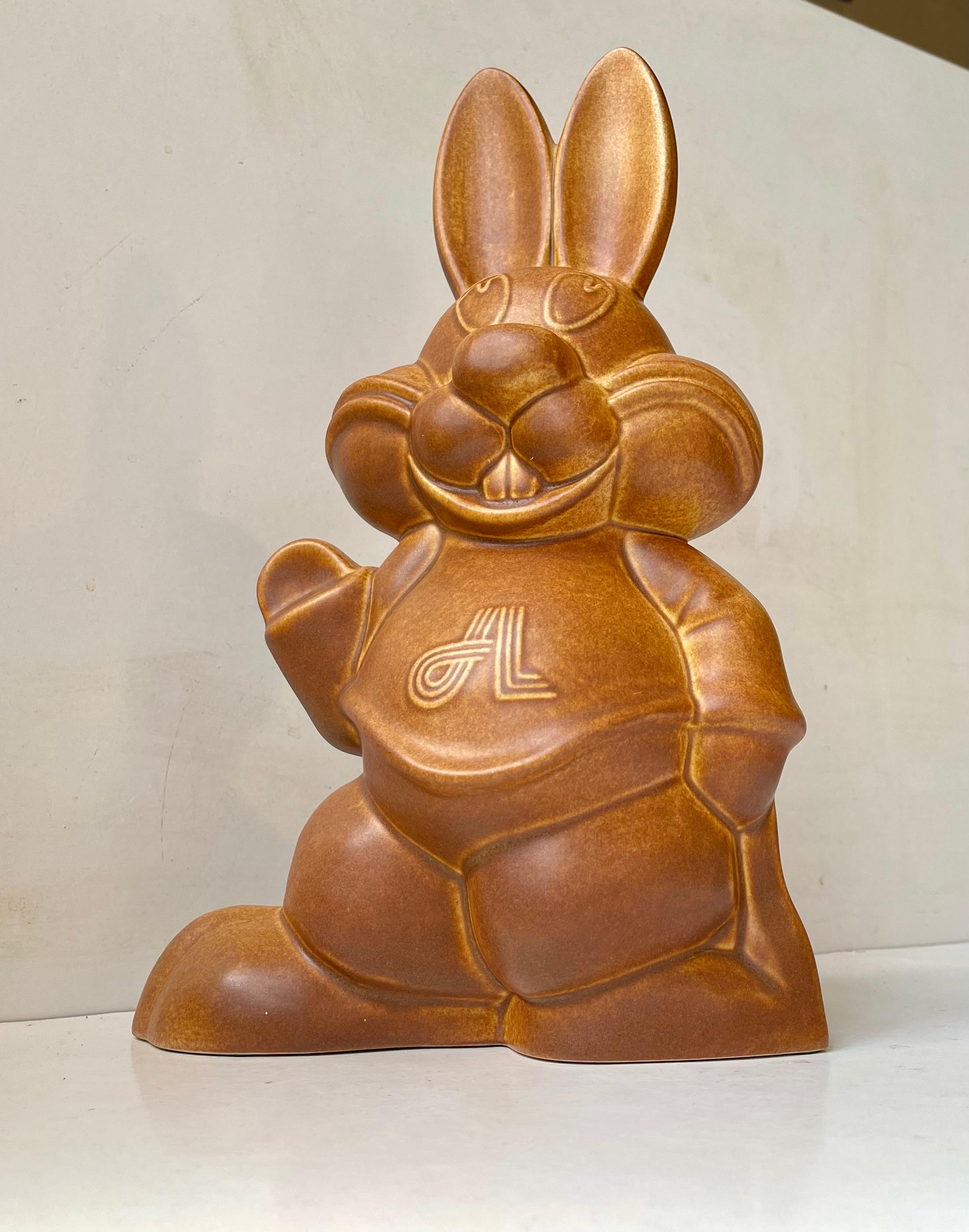 Smaltato Salvadanaio danese d'epoca in ceramica Jumbo Bunny di Søholm, anni '80 in vendita