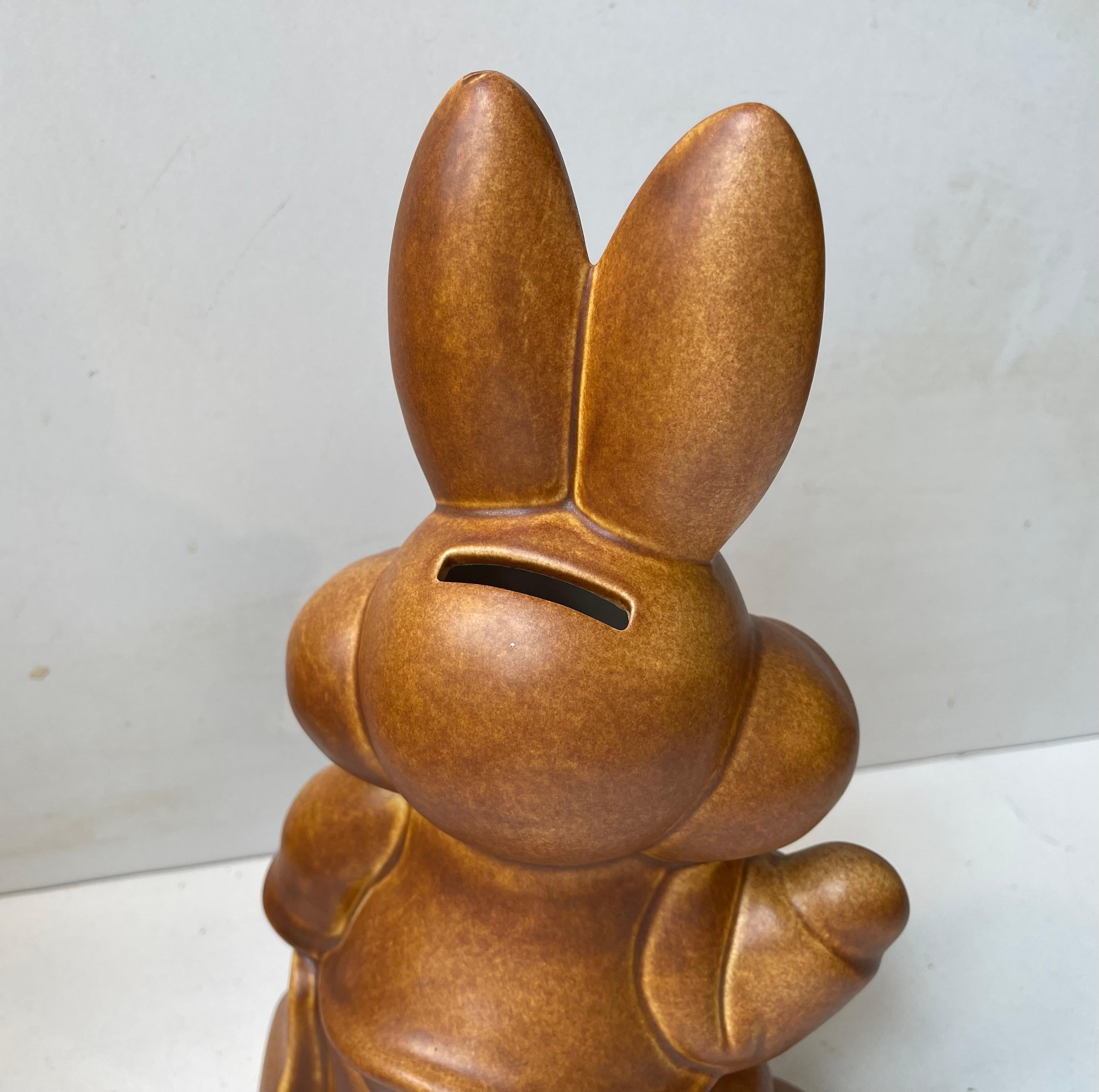 Ceramica Salvadanaio danese d'epoca in ceramica Jumbo Bunny di Søholm, anni '80 in vendita
