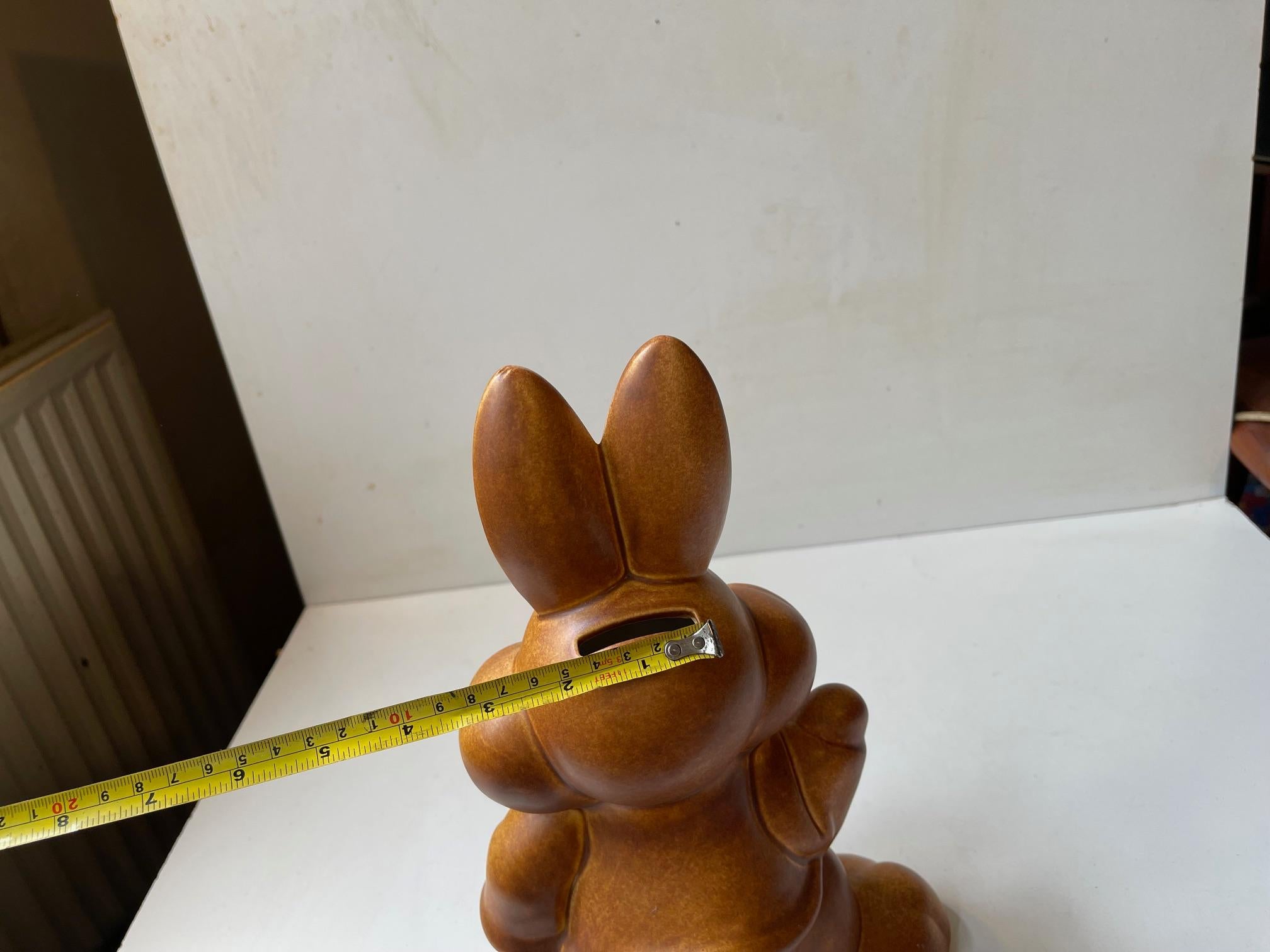 Salvadanaio danese d'epoca in ceramica Jumbo Bunny di Søholm, anni '80 in vendita 1
