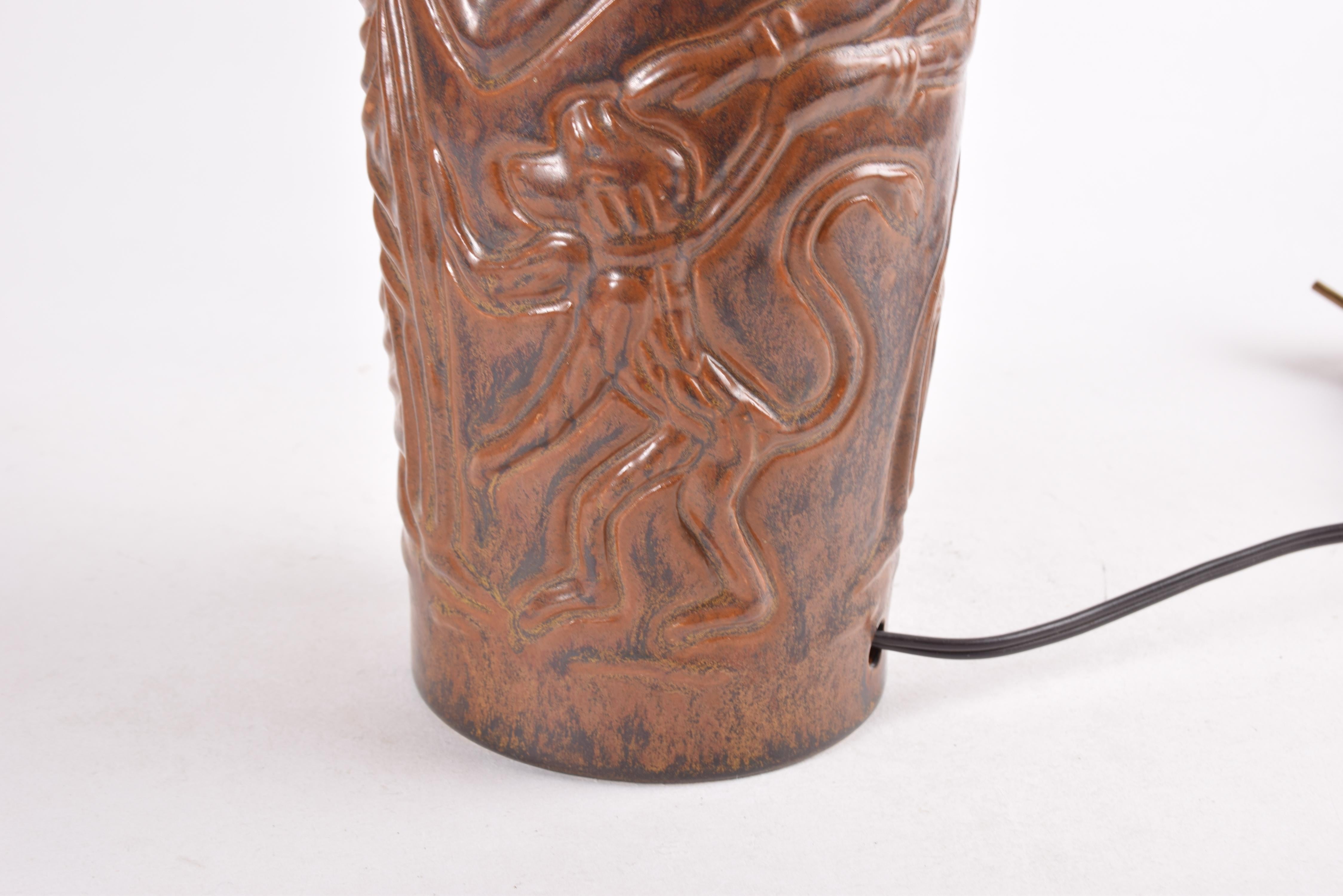 Lampe de bureau danoise vintage en céramique émaillée marron à motif de trois femmes par L. Hjorth en vente 1