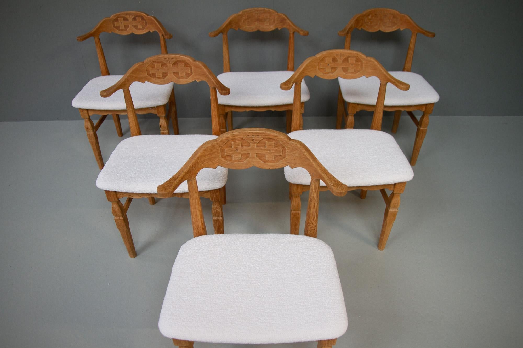 Vintage Danish Chairs in Oak and Bouclé by Henning Kjærnulf 1960s, Set of 6 In Good Condition In Asaa, DK
