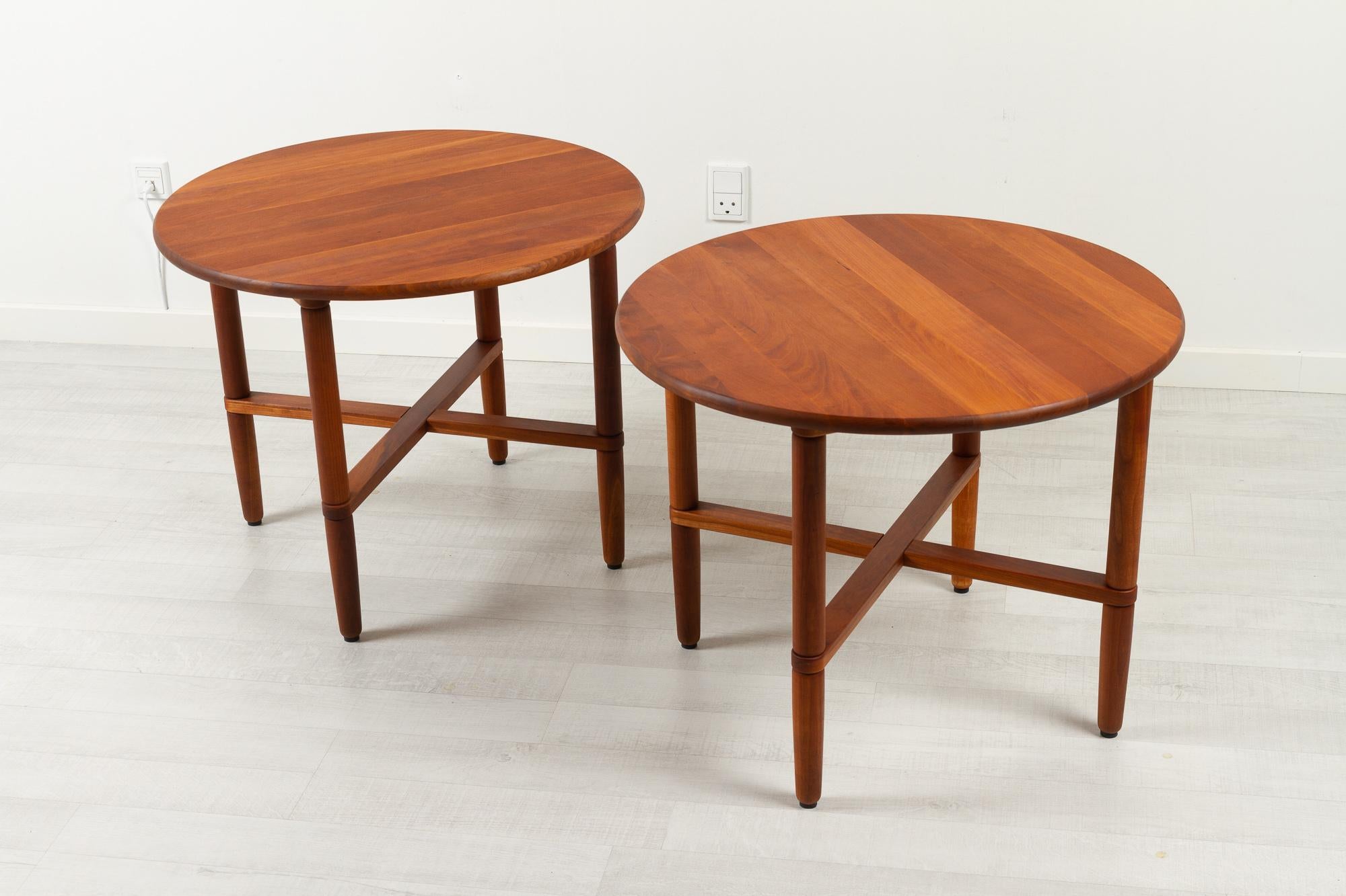Vintage Danish Cherry side tables by Haslev Møbelsnedkeri, 1990s. Set of 2. 
Pair of vintage Danish round coffee tables designed by Nissen & Gehl and manufactured by Haslev Møbelsnedkeri, Denmark.
Light and elegant set in solid cherry wood. Round