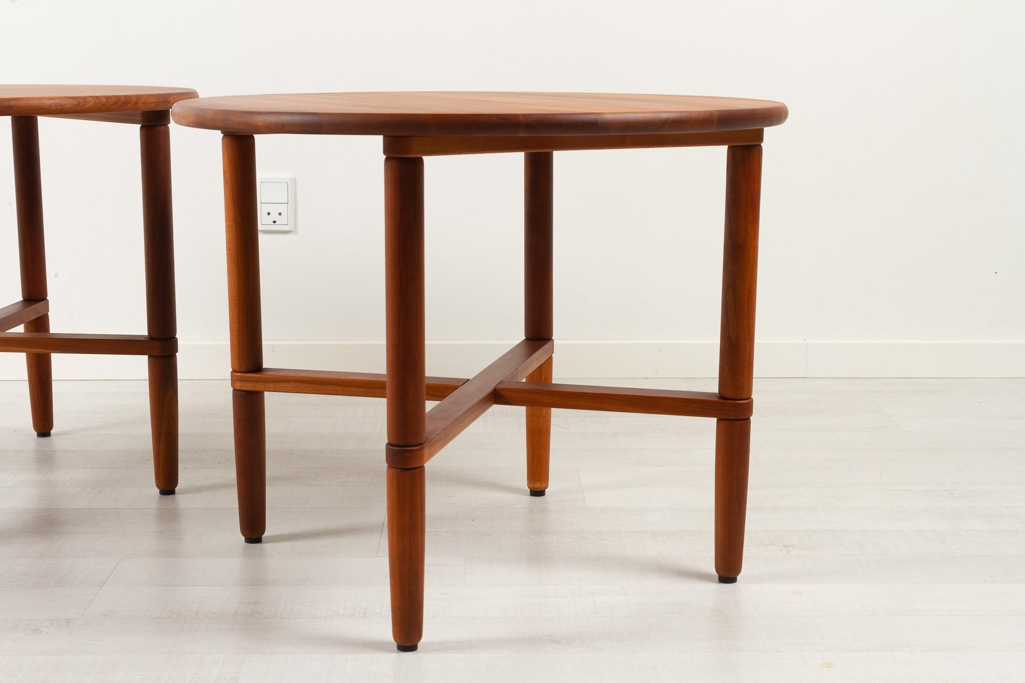 Vintage Danish Cherry Side Tables by Haslev Møbelsnedkeri, 1990s, Set of 2 In Good Condition For Sale In Asaa, DK