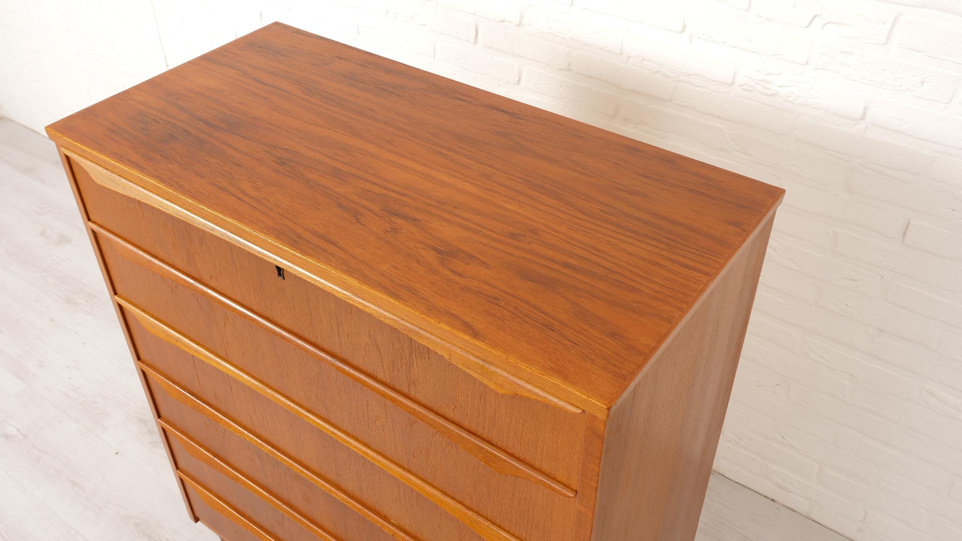 Mid-20th Century Vintage Danish chest of drawers  Teak  6 drawers  108 cm For Sale
