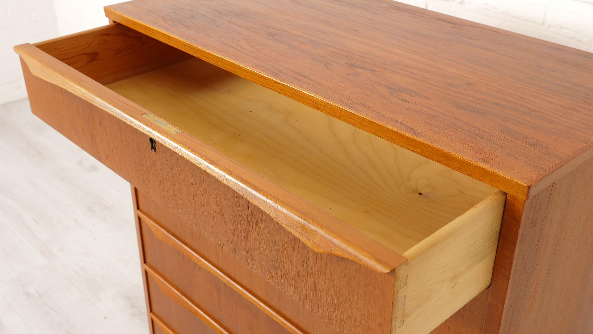 Vintage Danish chest of drawers  Teak  6 drawers  108 cm For Sale 1