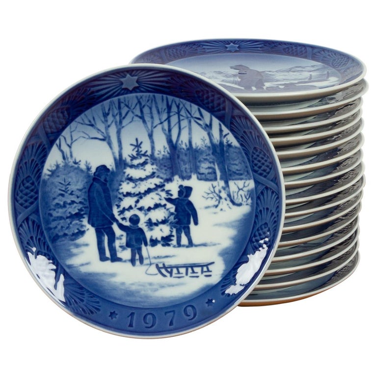 Vintage Danish Christmas Plates, Set of 16 For Sale at 1stDibs