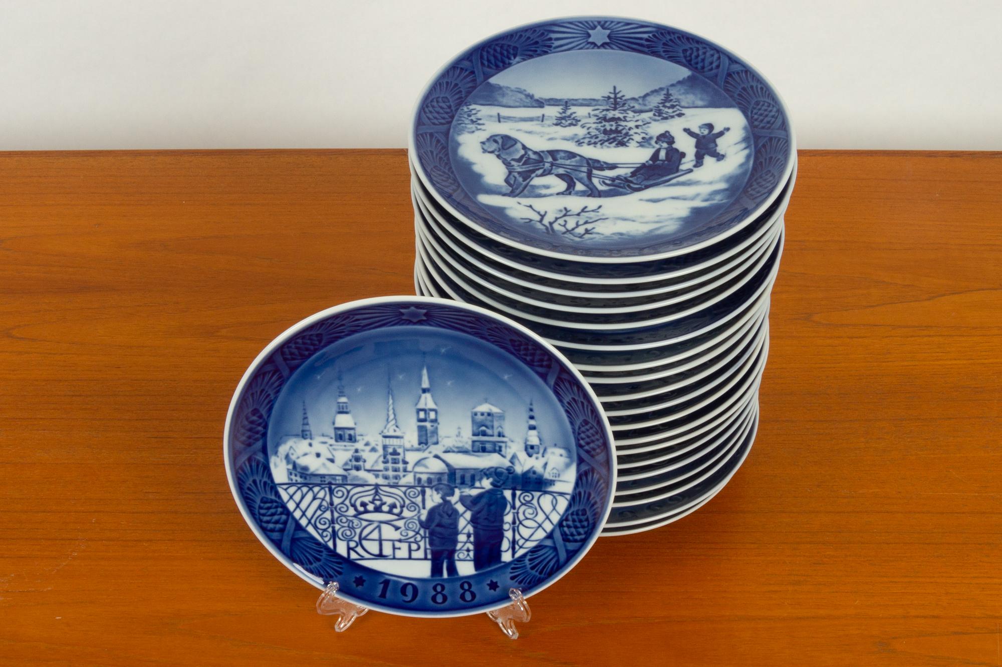 Vintage Danish Christmas platters, set of 20
20 hand painted porcelain plates from Royal Copenhagen in Denmark.
The first Christmas plate from Royal Copenhagen was made in 1908 and a new motif has been made every year since.
This set is from the