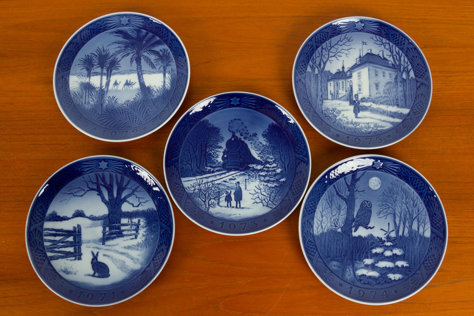 Vintage Danish Christmas Plates, Set of 20 In Good Condition In Asaa, DK