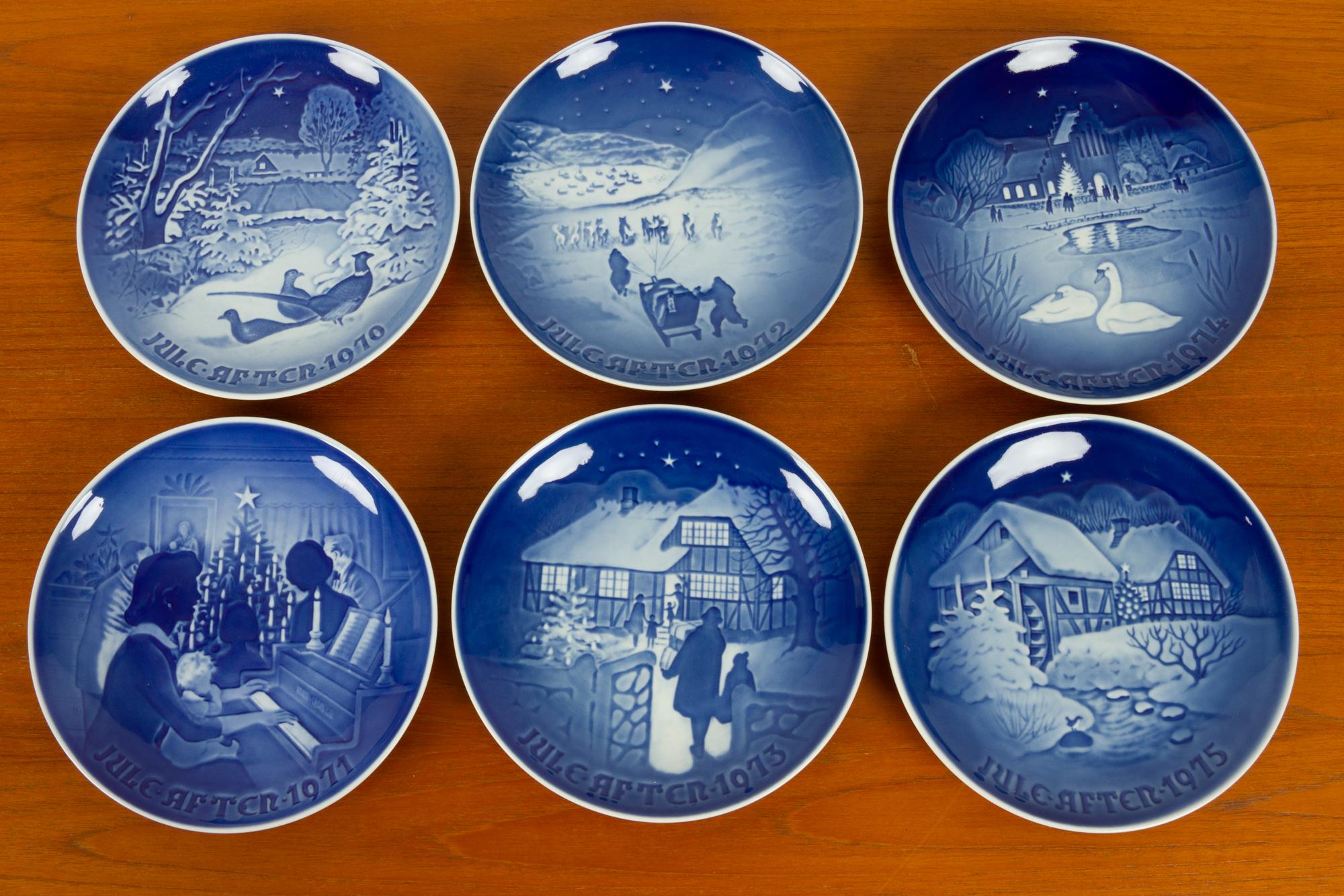 Vintage Danish Christmas Plates, Set of 23 In Good Condition In Asaa, DK