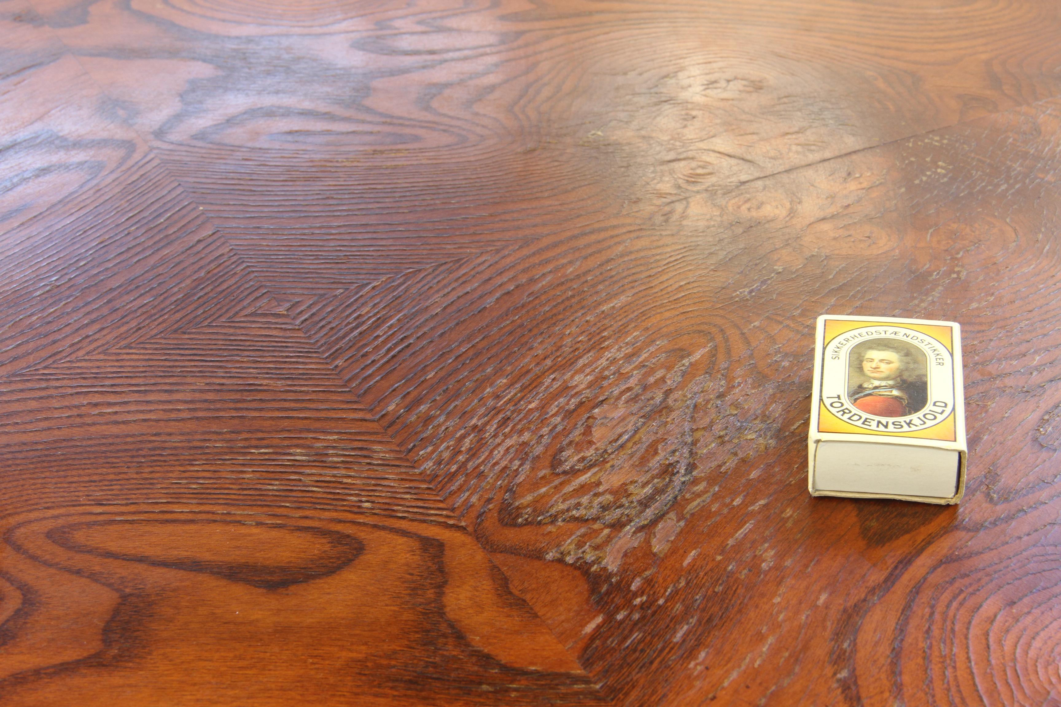 Bois de feuillus Table basse danoise vintage, design des années 1920 en vente