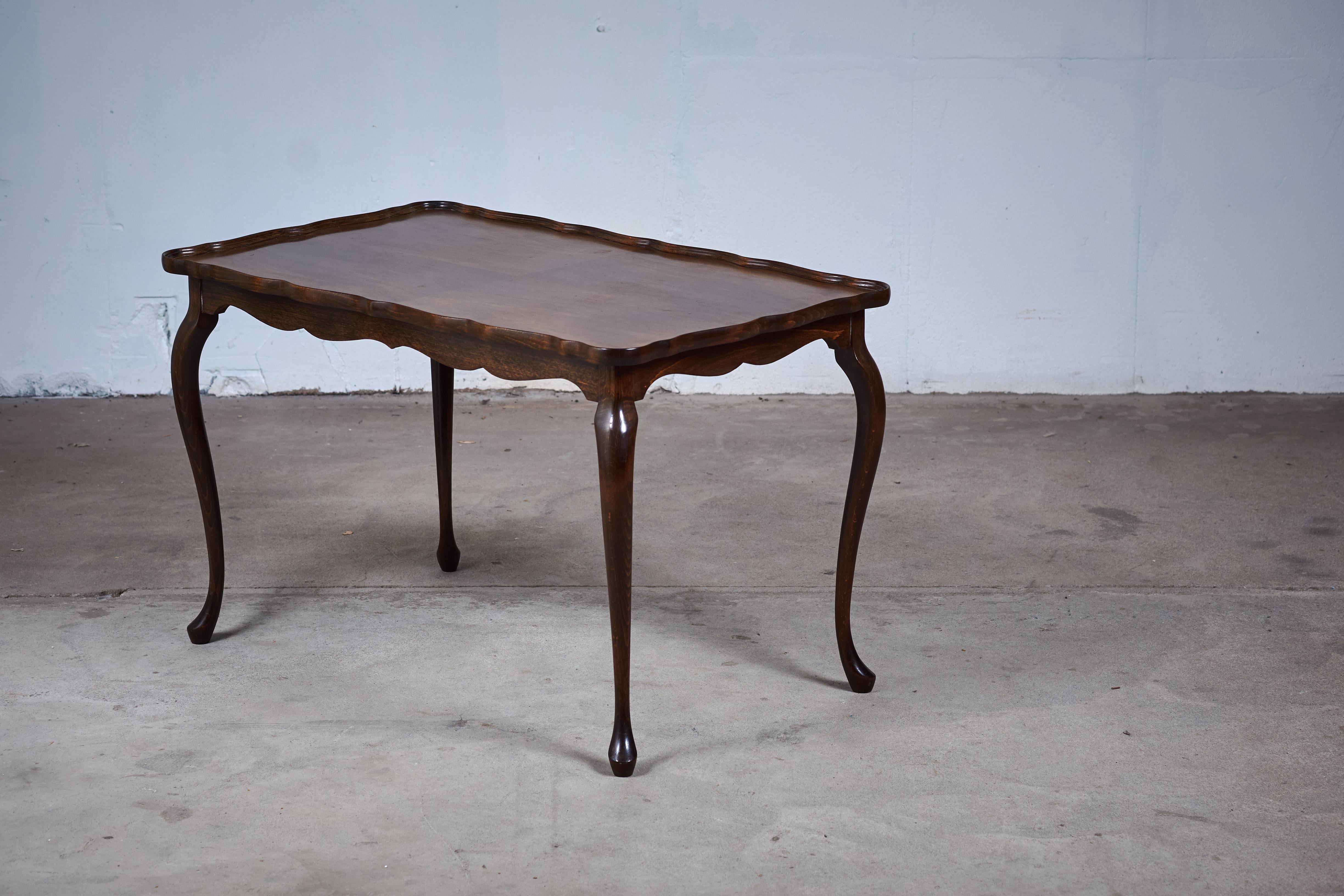 Beautiful, light and elegant coffee table.
This table would make an great addition to any modern dining environment. The table are in good vintage condition.