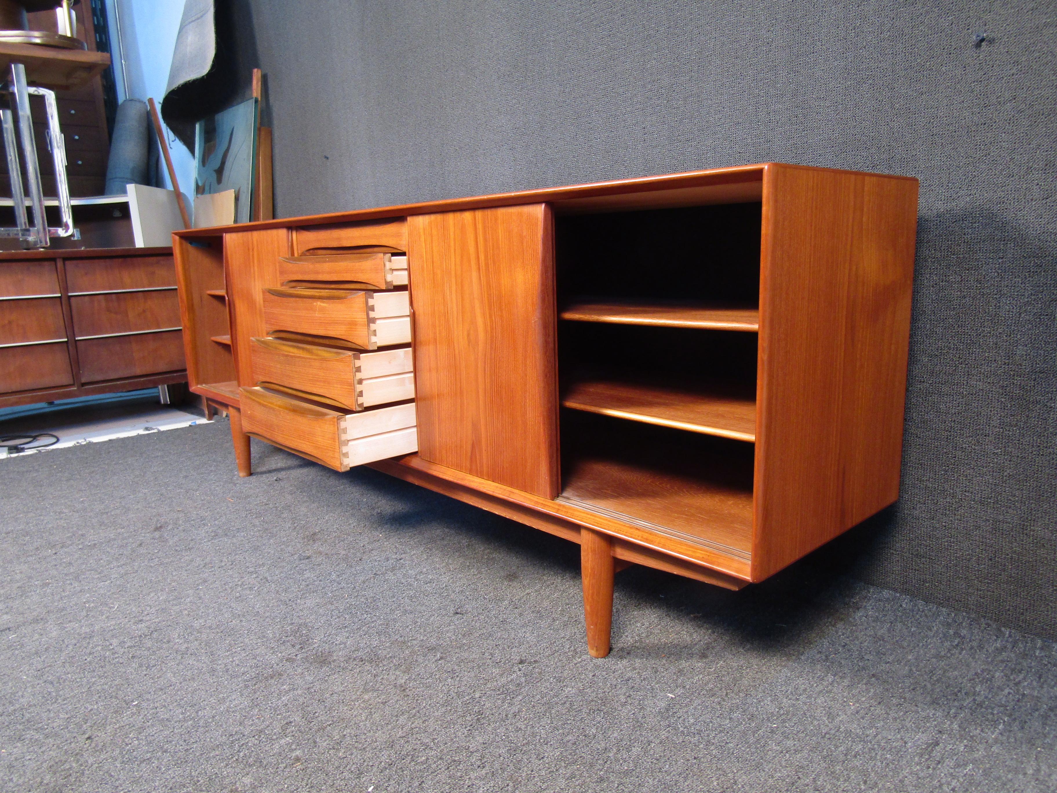 Vintage Danish Credenza by Dyrlund In Good Condition For Sale In Brooklyn, NY