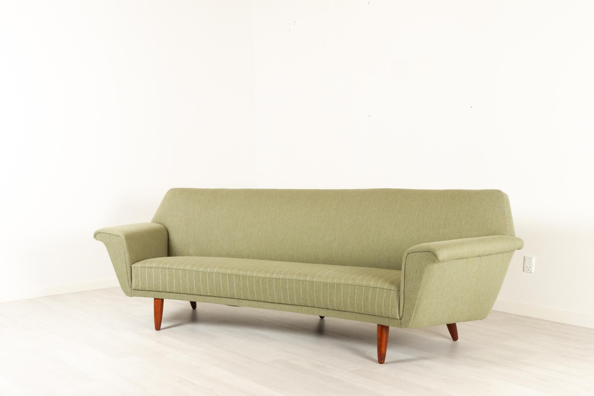 Vintage Danish curved sofa by G. Thams for Vejen Polstermøbelfabrik, 1960s.
Model 53 designed in the early 1960s by Danish architect Georg Thams. Mid-Century Modern banana shaped 3-seater sofa in light green wool upholstery. Seat has a fixed spring