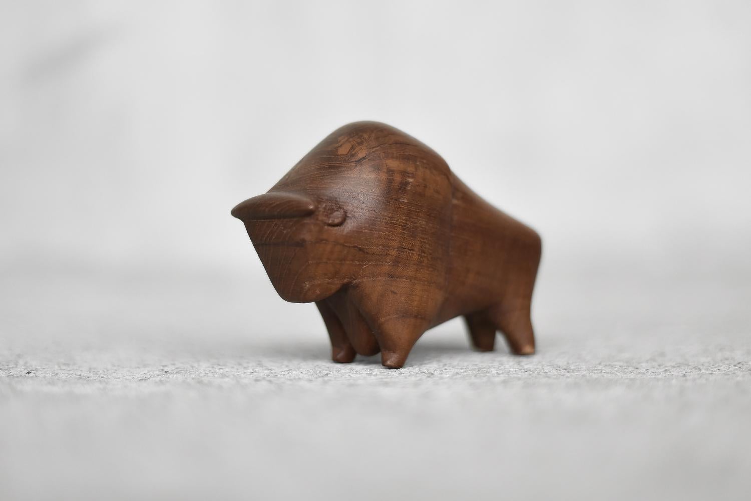 Vintage Danish Dark Teak Bison Figurine, 1960s In condizioni ottime in vendita a Warszawa, Mazowieckie