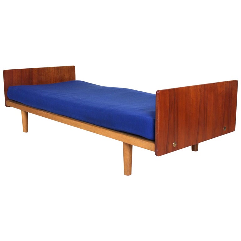 Vintage Danish Daybed Studio Couch Teak Day Sofa Bed For Sale at