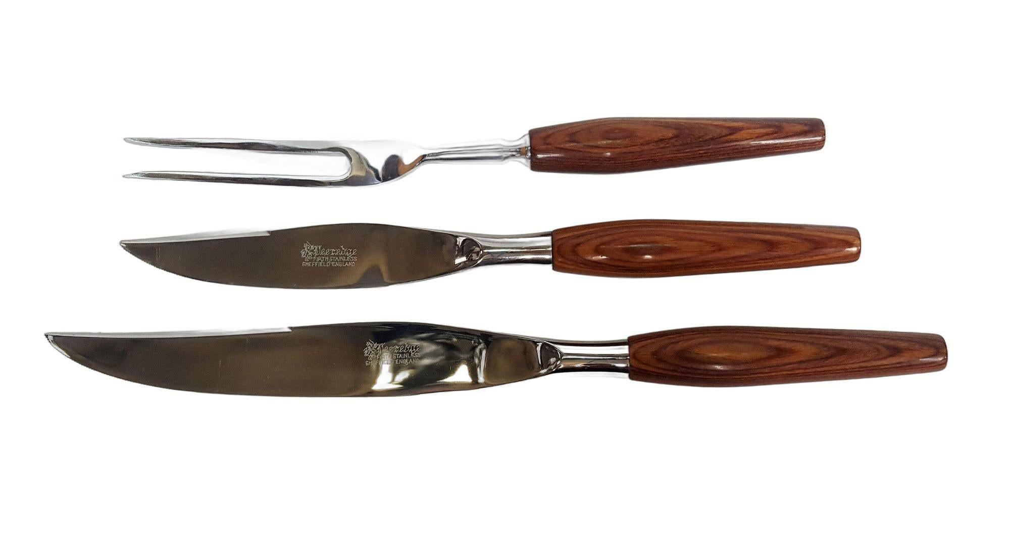 Vintage Deeredge Carving/Cutlery Set

Origine : Sheffield, Angleterre
Fabricant : Deeredge
Matériau : Bois/Steelele
Condition/Info : Excellent. Ensemble de couverts pour la sculpture, composé de 2 couteaux et d'une fourchette. Fabriqué en acier