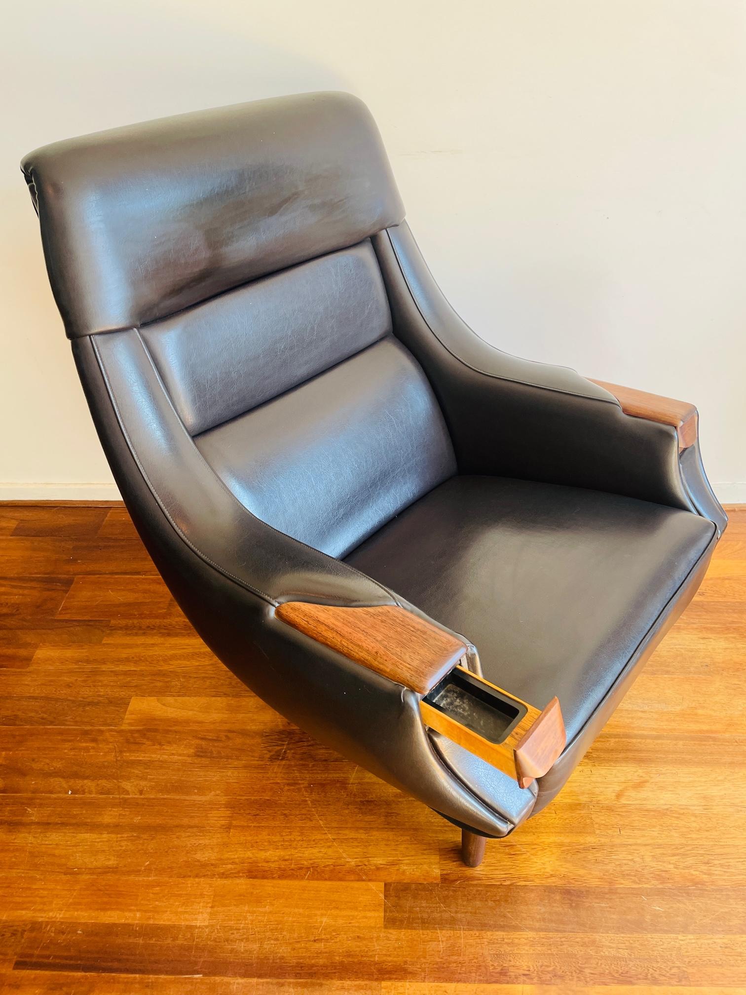 Vintage Danish Design Armchair. Henry Walter Klein for Bramin Møbler Mid-century In Good Condition For Sale In ROTTERDAM, ZH