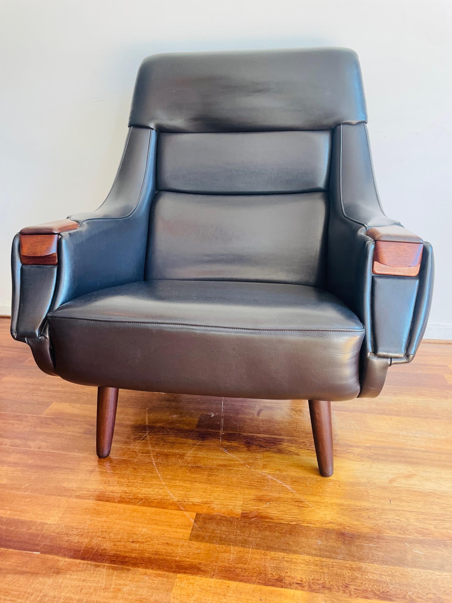 Leather Vintage Danish Design Armchair. Henry Walter Klein for Bramin Møbler Mid-century For Sale